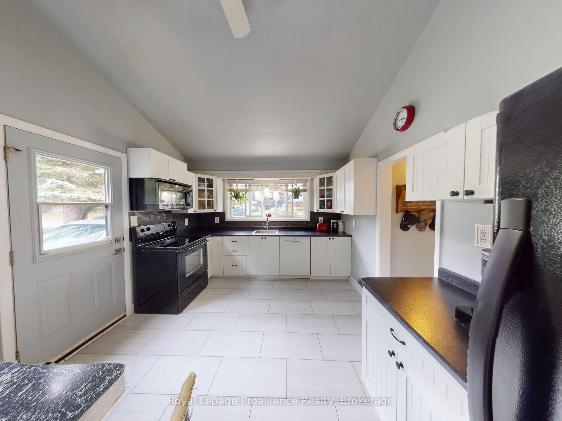 Photo 10 of 32 Glen Road, Belleville, Belleville Ward — HOMEH