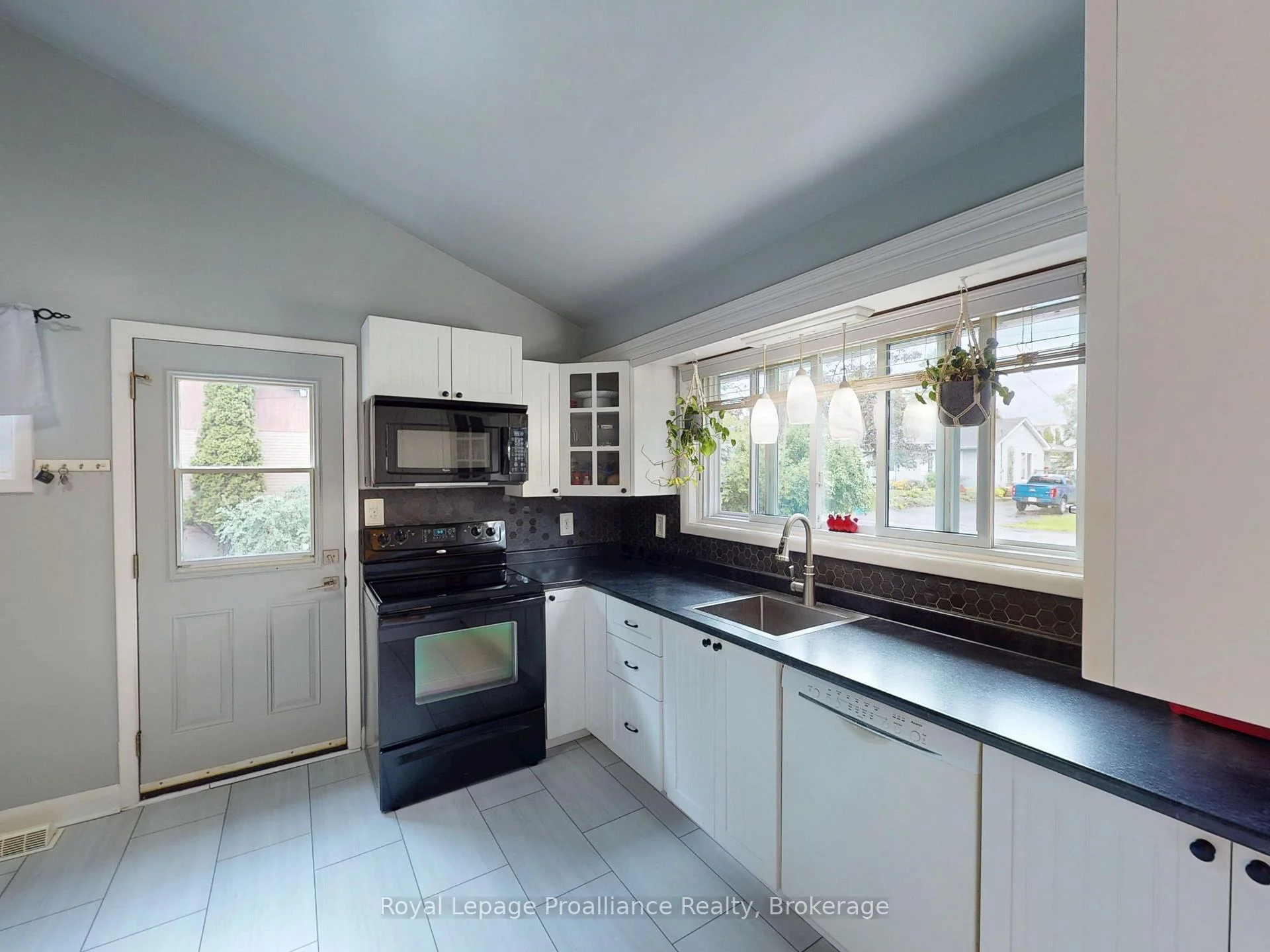 Photo 20 of 32 Glen Road, Belleville, Belleville Ward — HOMEH