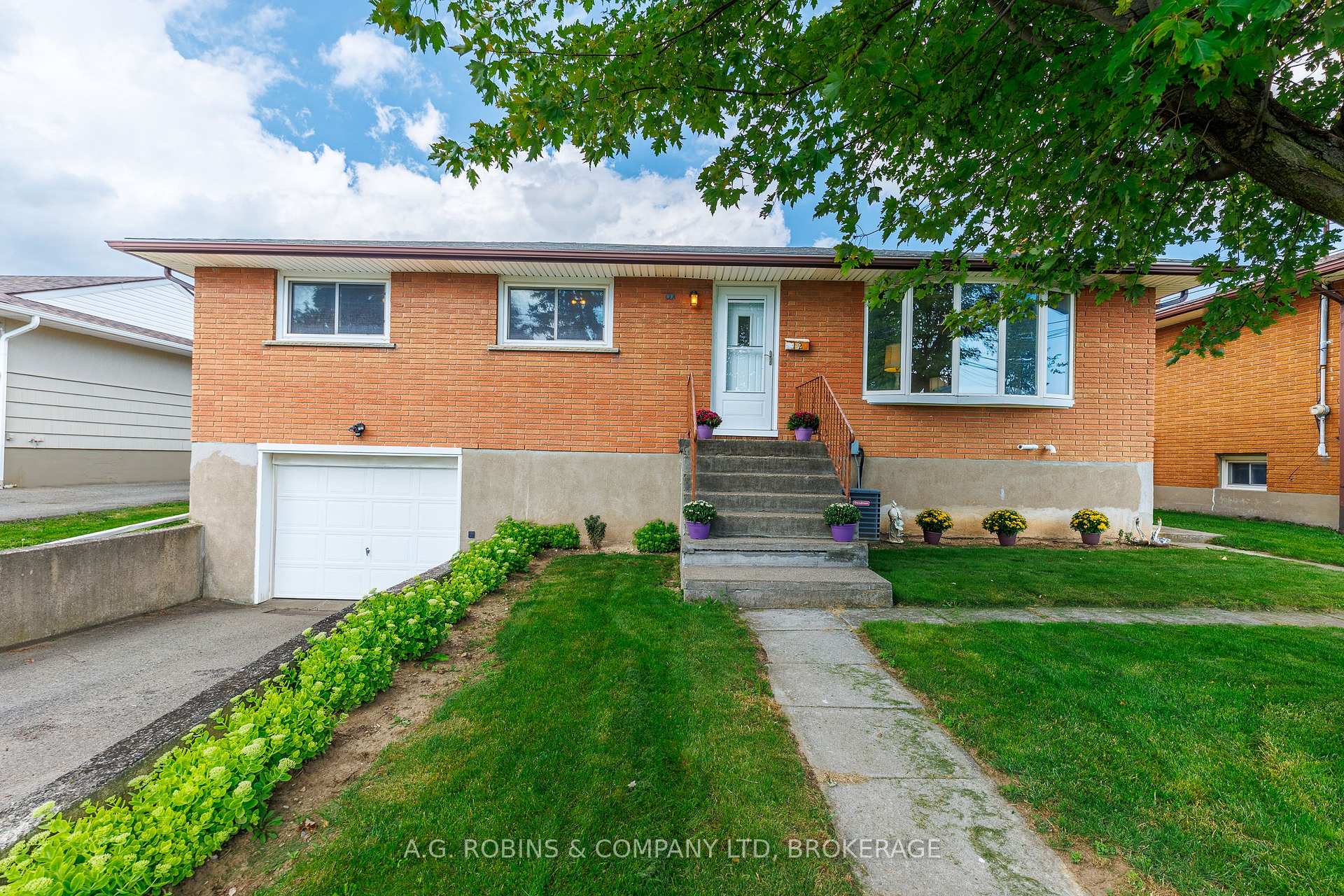 Photo 2 of 12 Berkley Avenue, Port Colborne, Bethel — HOMEH