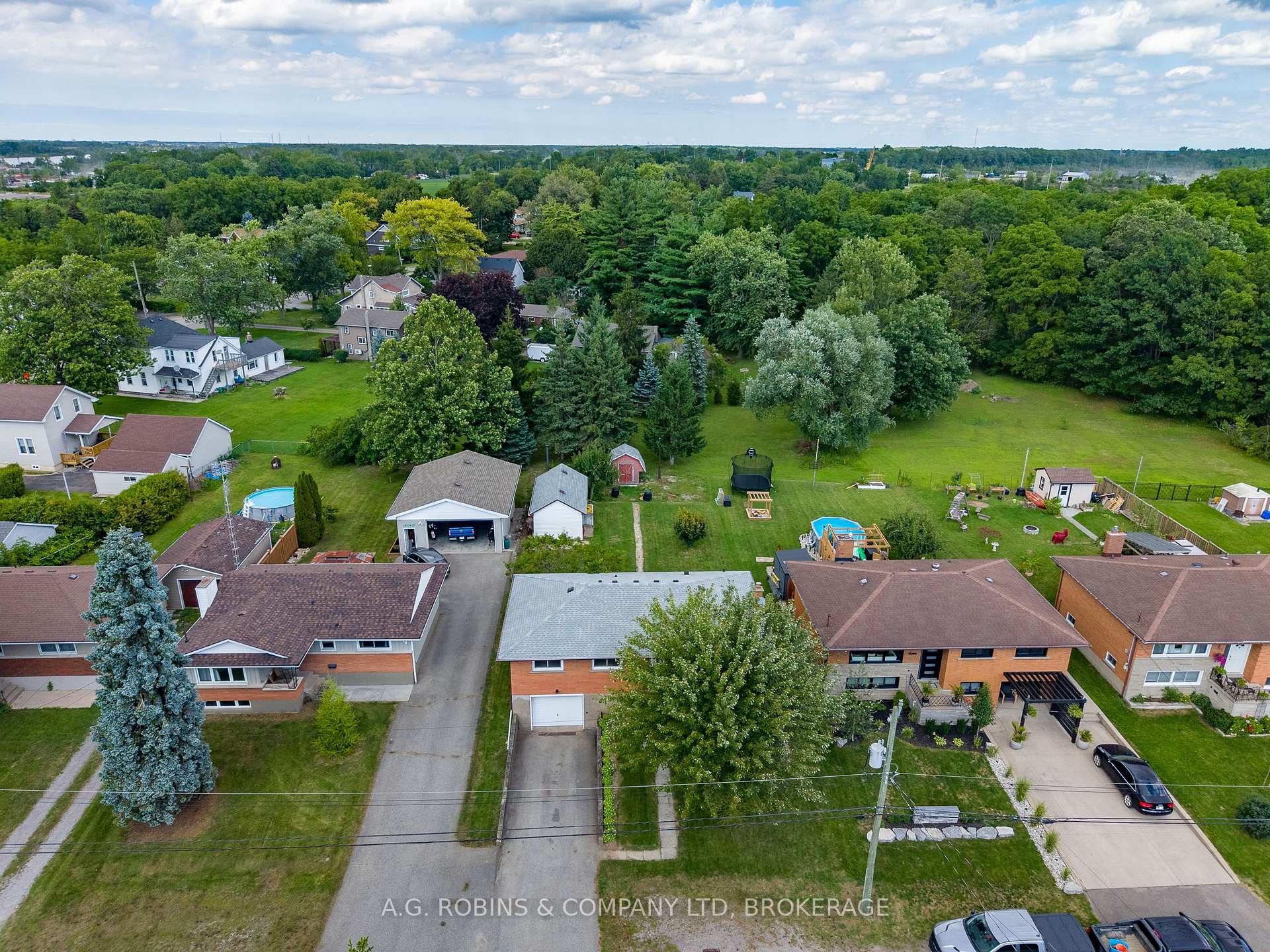 Photo 3 of 12 Berkley Avenue, Port Colborne, Bethel — HOMEH