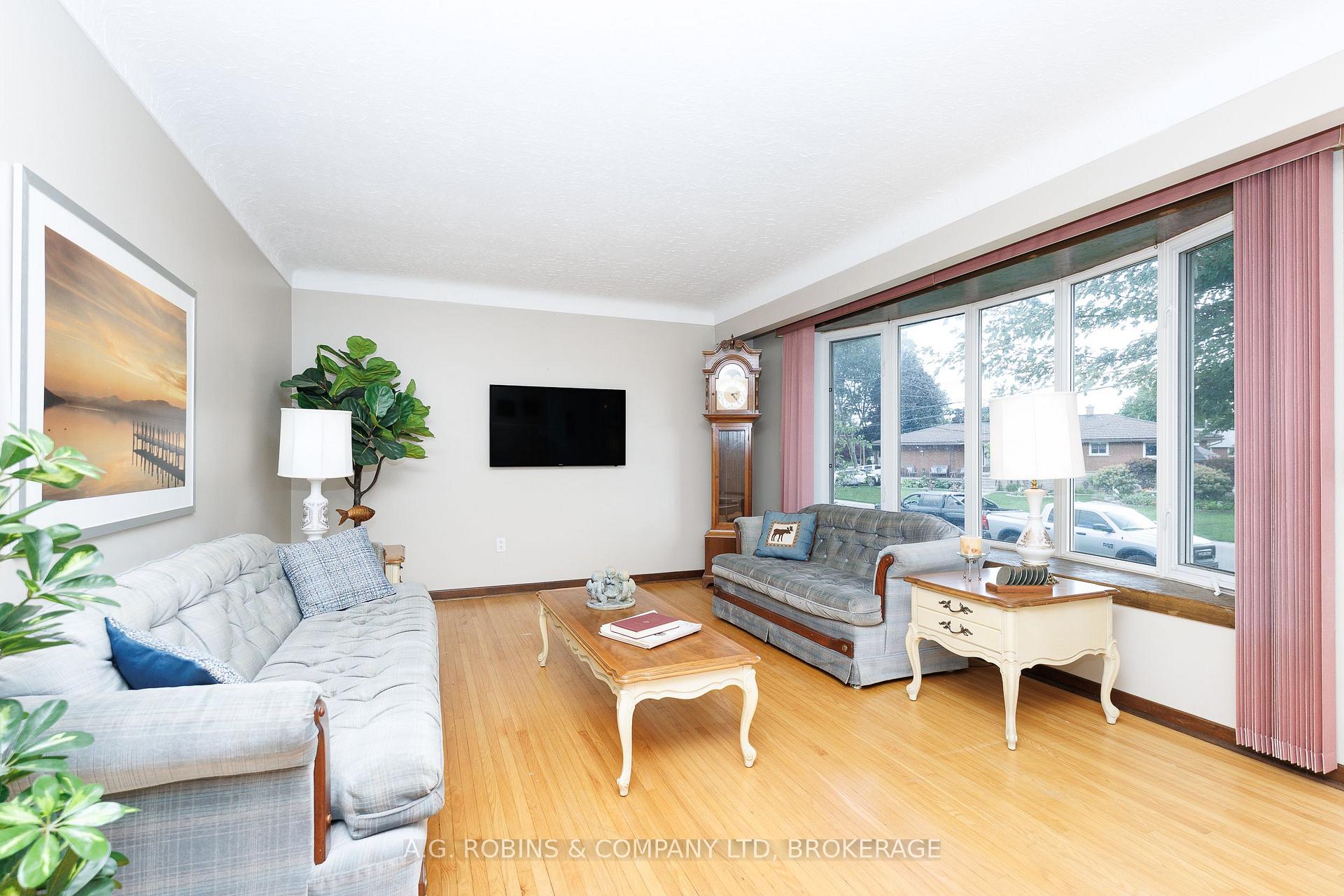 Photo 4 of 12 Berkley Avenue, Port Colborne, Bethel — HOMEH