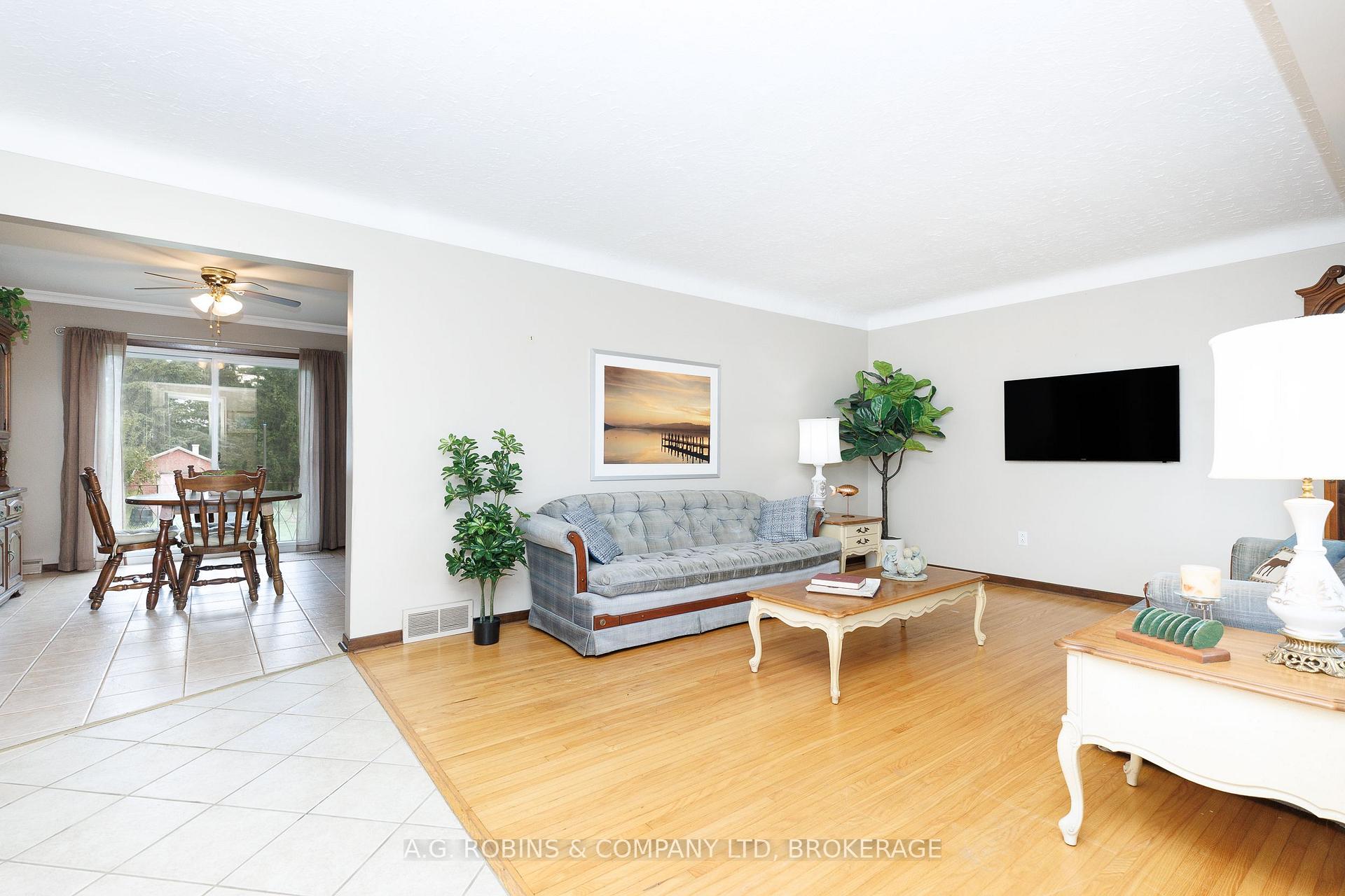 Photo 5 of 12 Berkley Avenue, Port Colborne, Bethel — HOMEH