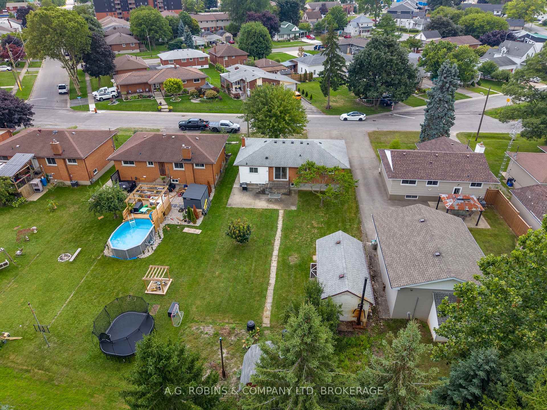 Photo 31 of 12 Berkley Avenue, Port Colborne, Bethel — HOMEH