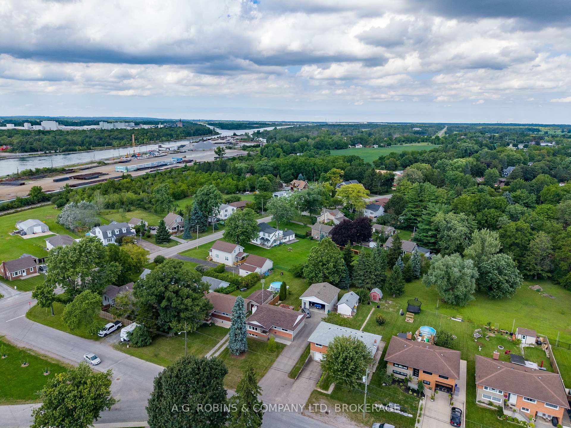 Photo 32 of 12 Berkley Avenue, Port Colborne, Bethel — HOMEH