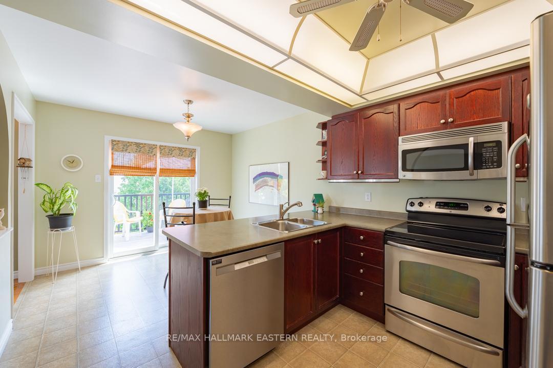 Photo 9 of 20 Ferguson Place, Peterborough, Northcrest Ward 5 — HOMEH