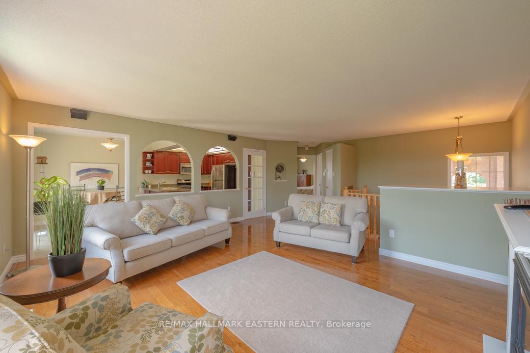 Photo 16 of 20 Ferguson Place, Peterborough, Northcrest Ward 5 — HOMEH