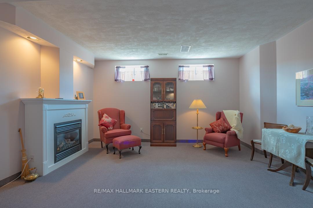 Photo 21 of 20 Ferguson Place, Peterborough, Northcrest Ward 5 — HOMEH