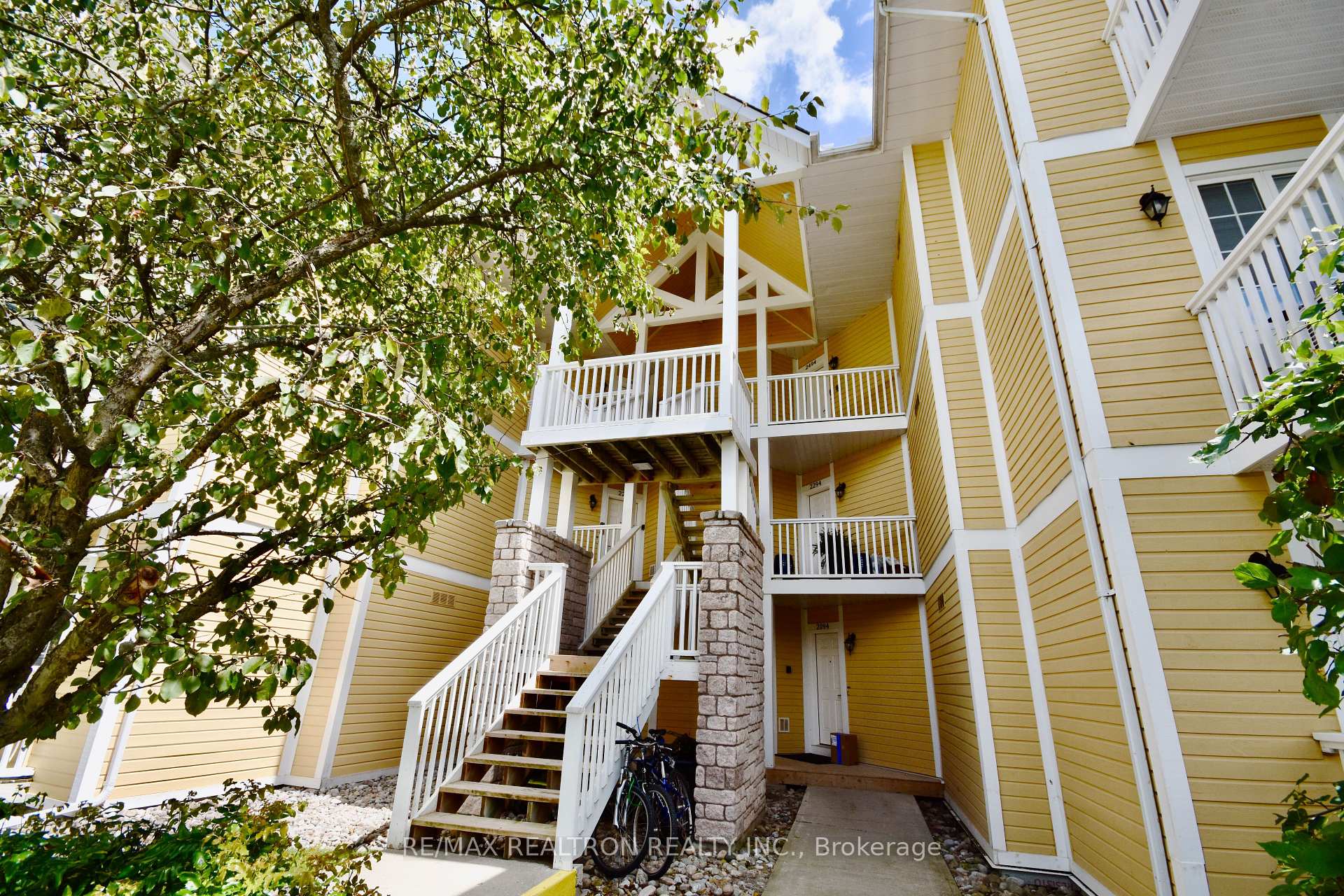 Front of Unit 2494/2495, 90 Highland Drive