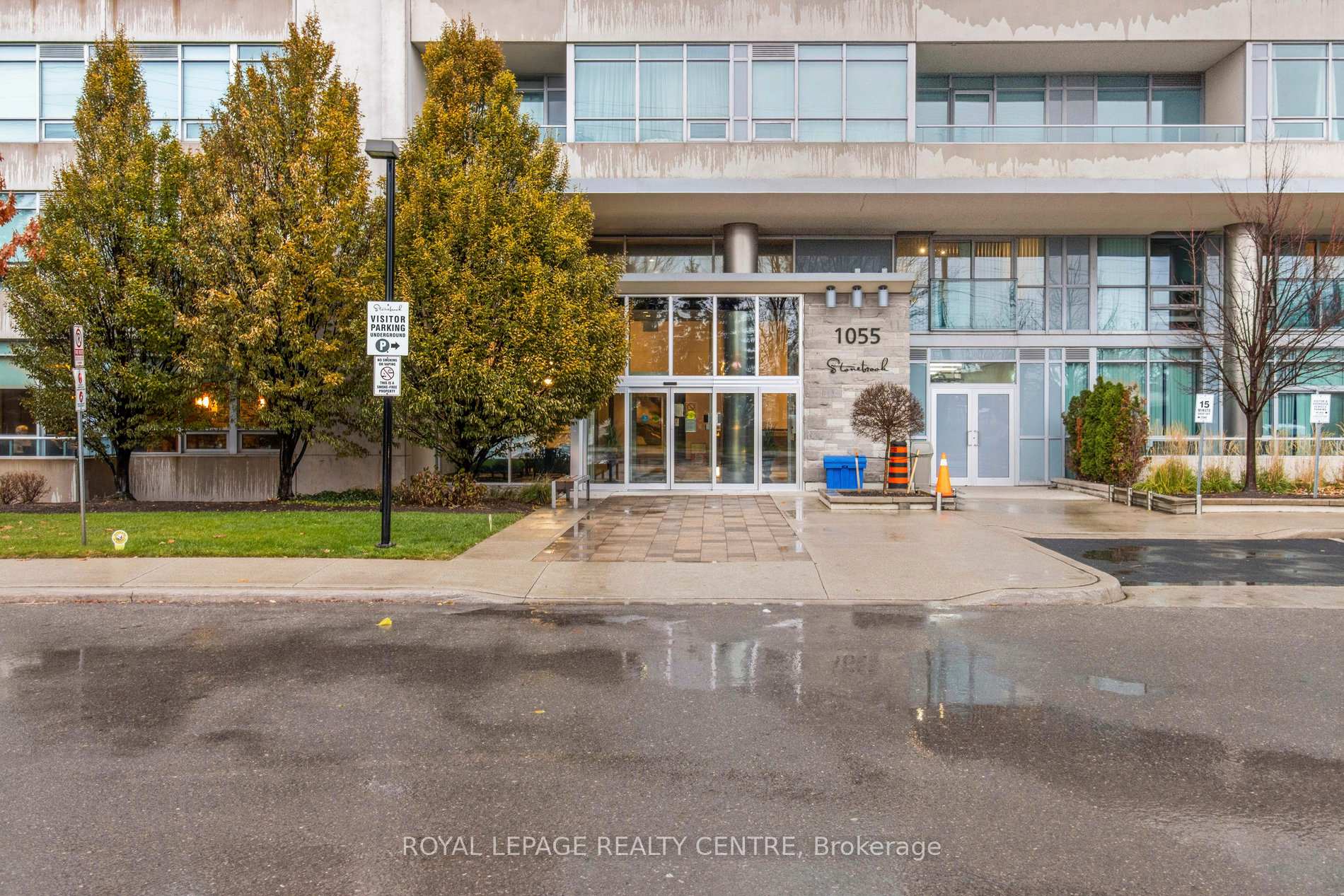 Photo 3 of Unit 1503, 1055 Southdown Road, Mississauga, Clarkson — HOMEH