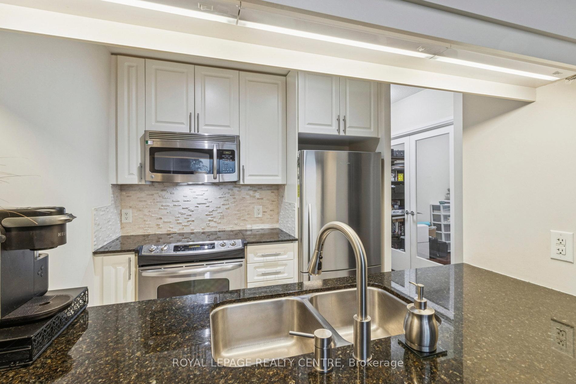 Photo 13 of Unit 1503, 1055 Southdown Road, Mississauga, Clarkson — HOMEH