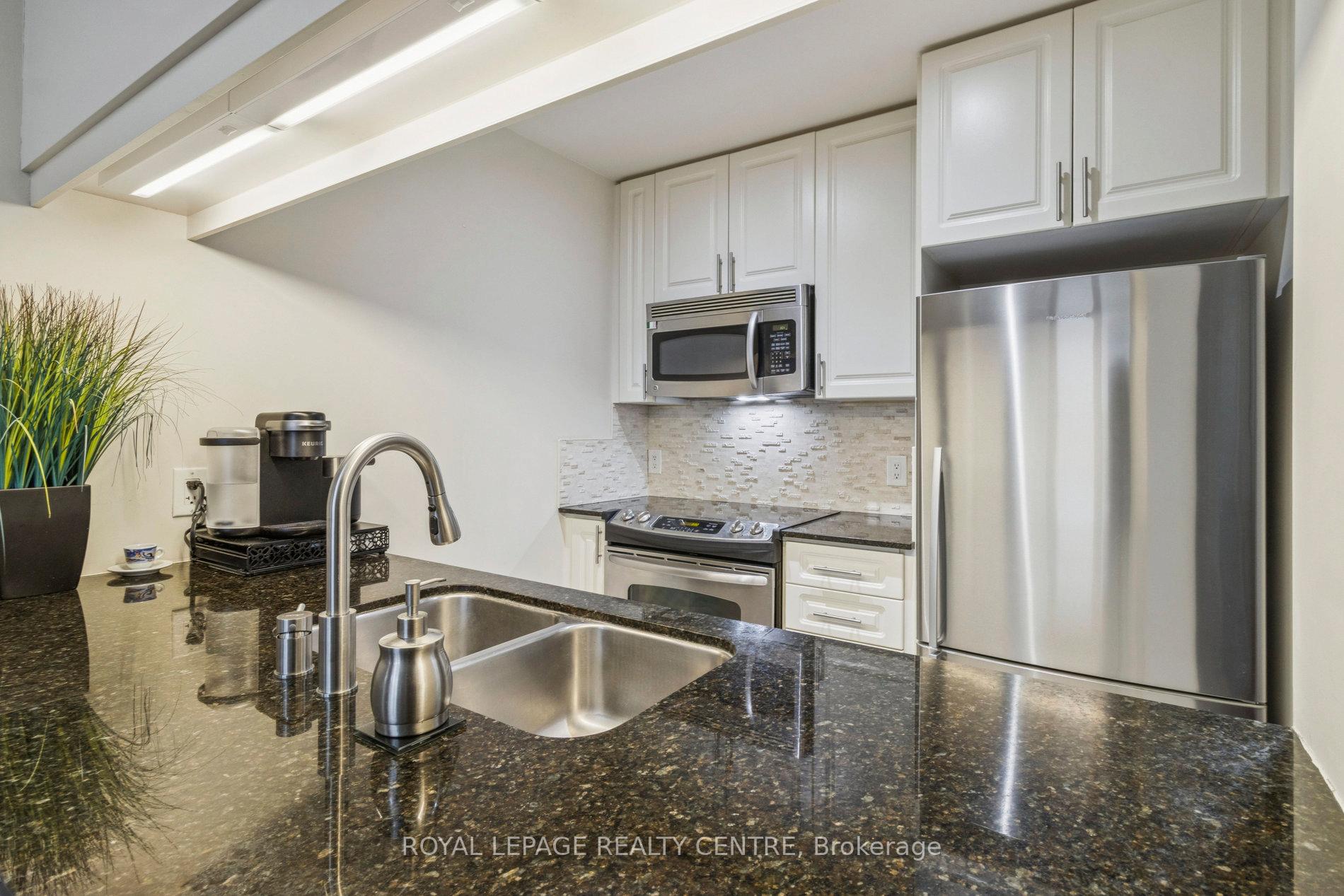 Photo 14 of Unit 1503, 1055 Southdown Road, Mississauga, Clarkson — HOMEH