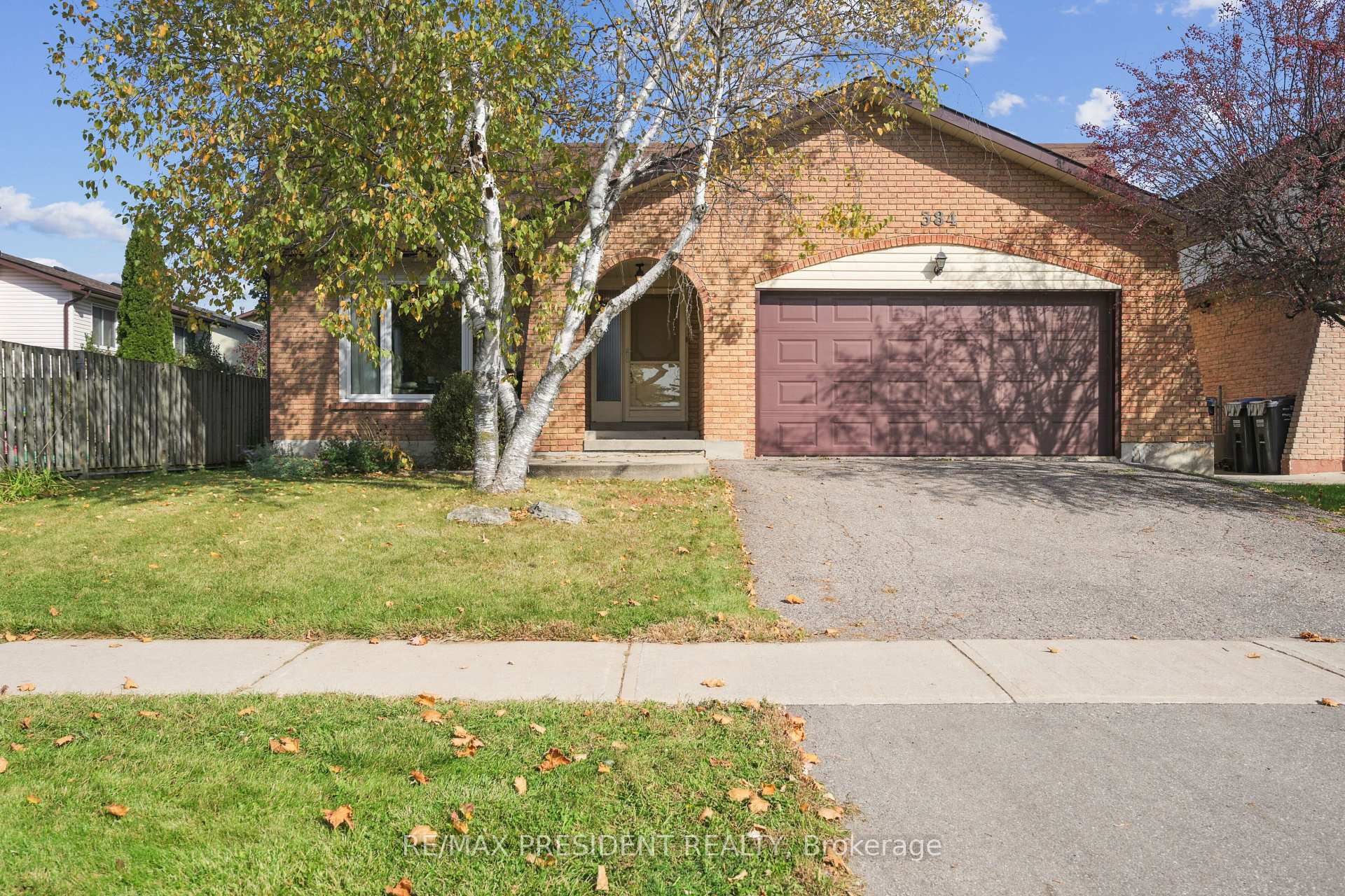 Photo of 384 Centre Street N