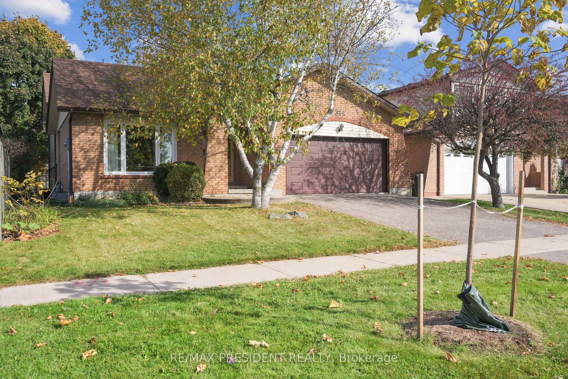 Photo 2 of 384 Centre Street N, Brampton, Brampton North — HOMEH