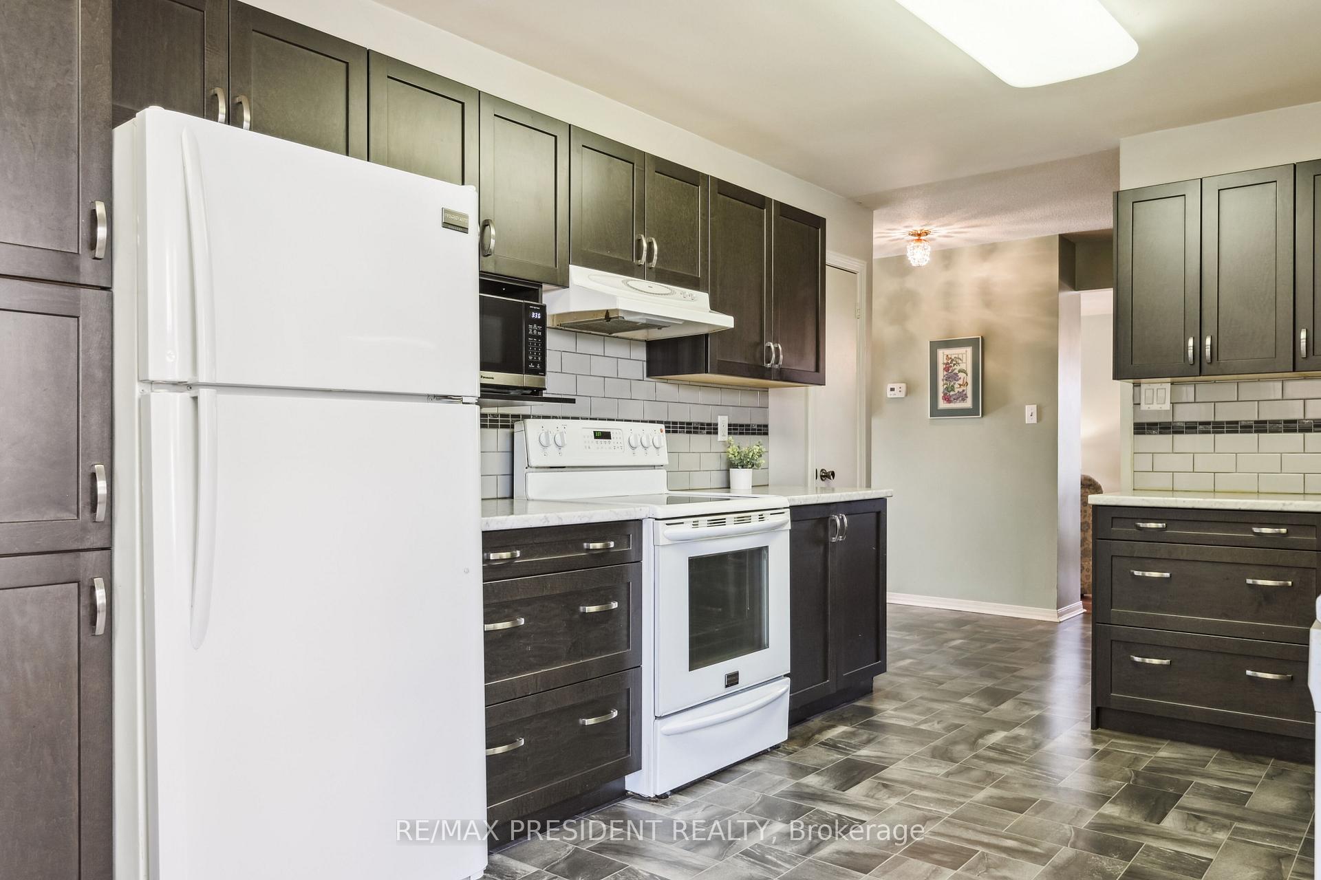 Photo 12 of 384 Centre Street N, Brampton, Brampton North — HOMEH