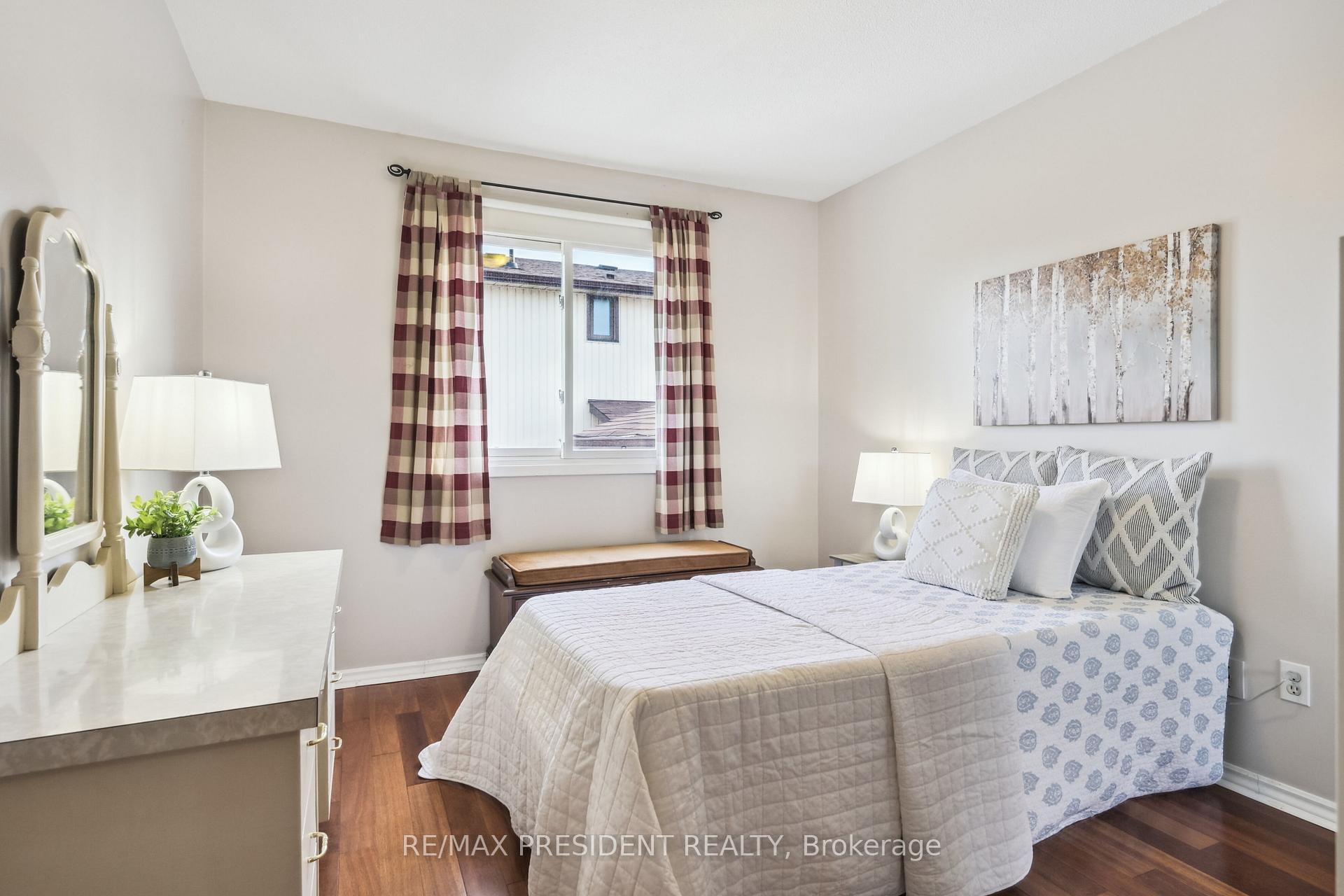 Photo 20 of 384 Centre Street N, Brampton, Brampton North — HOMEH