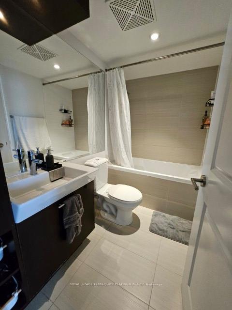 Photo 10 of Unit 4205, 386 Yonge Street, Toronto, Bay Street Corridor — HOMEH