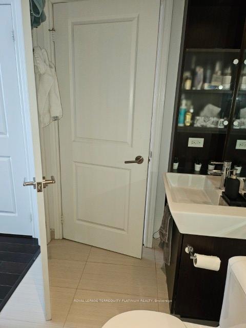 Photo 11 of Unit 4205, 386 Yonge Street, Toronto, Bay Street Corridor — HOMEH