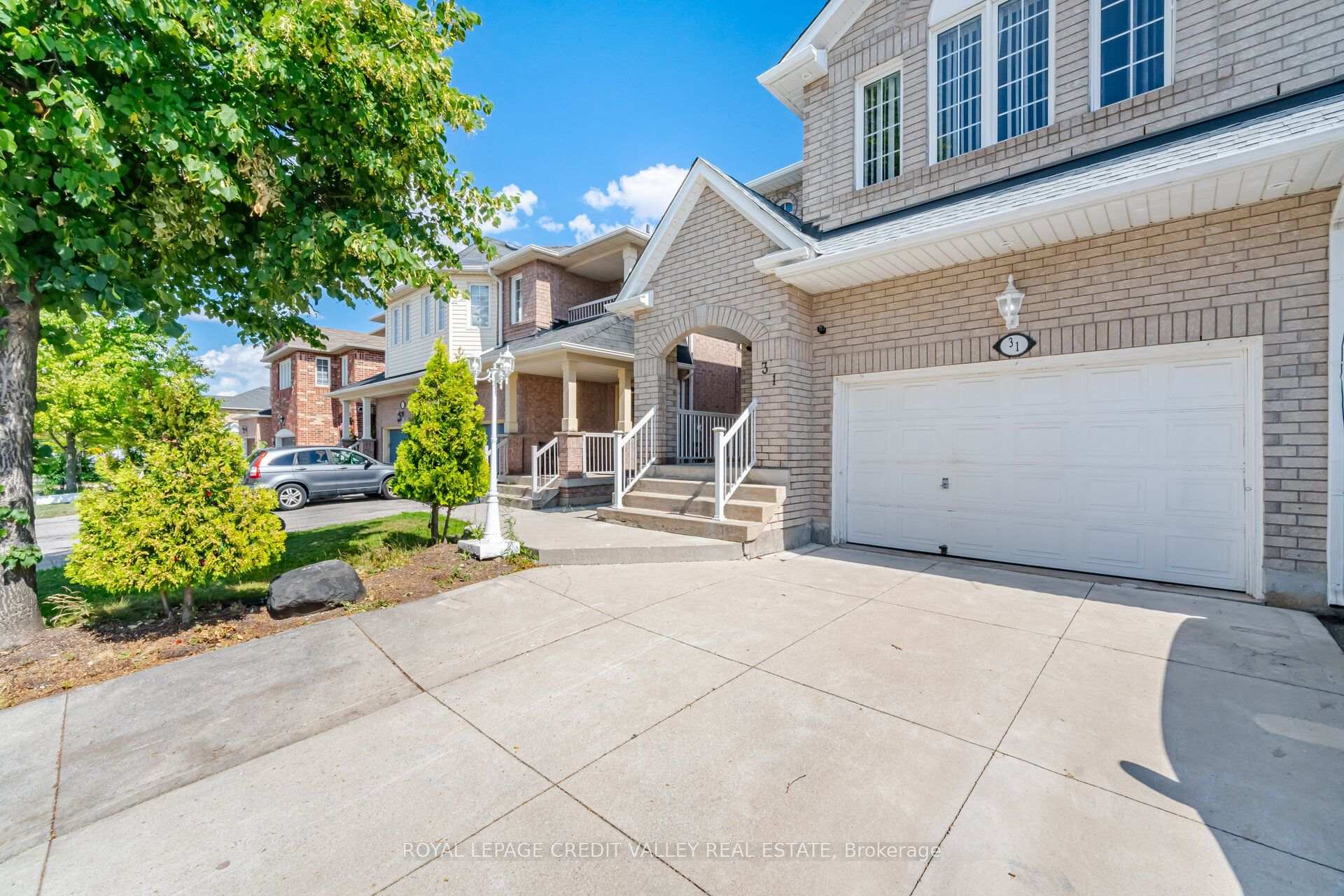 Photo 3 of 31 Capistro Street, Brampton, Fletcher's Meadow — HOMEH