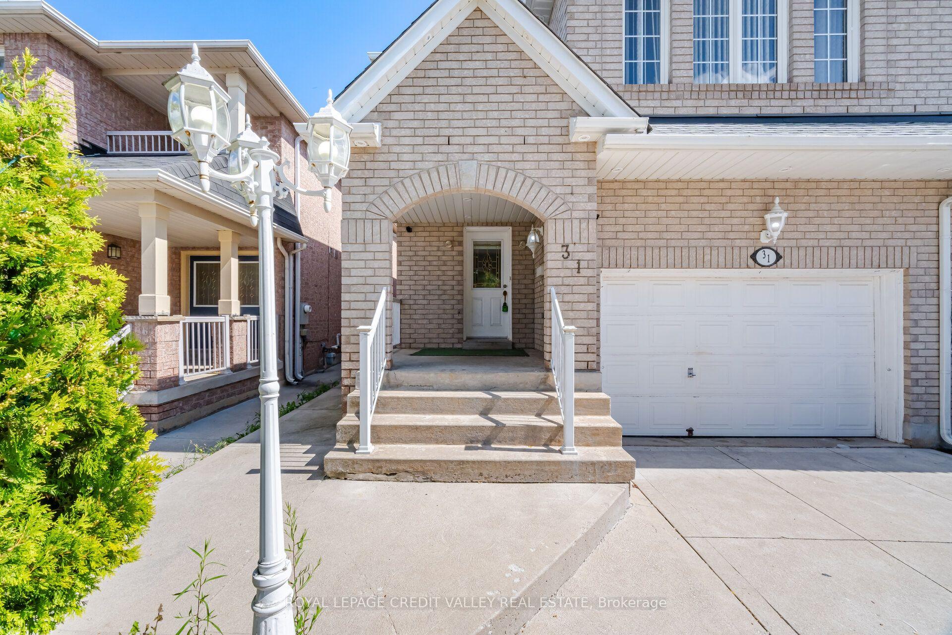 Photo 4 of 31 Capistro Street, Brampton, Fletcher's Meadow — HOMEH