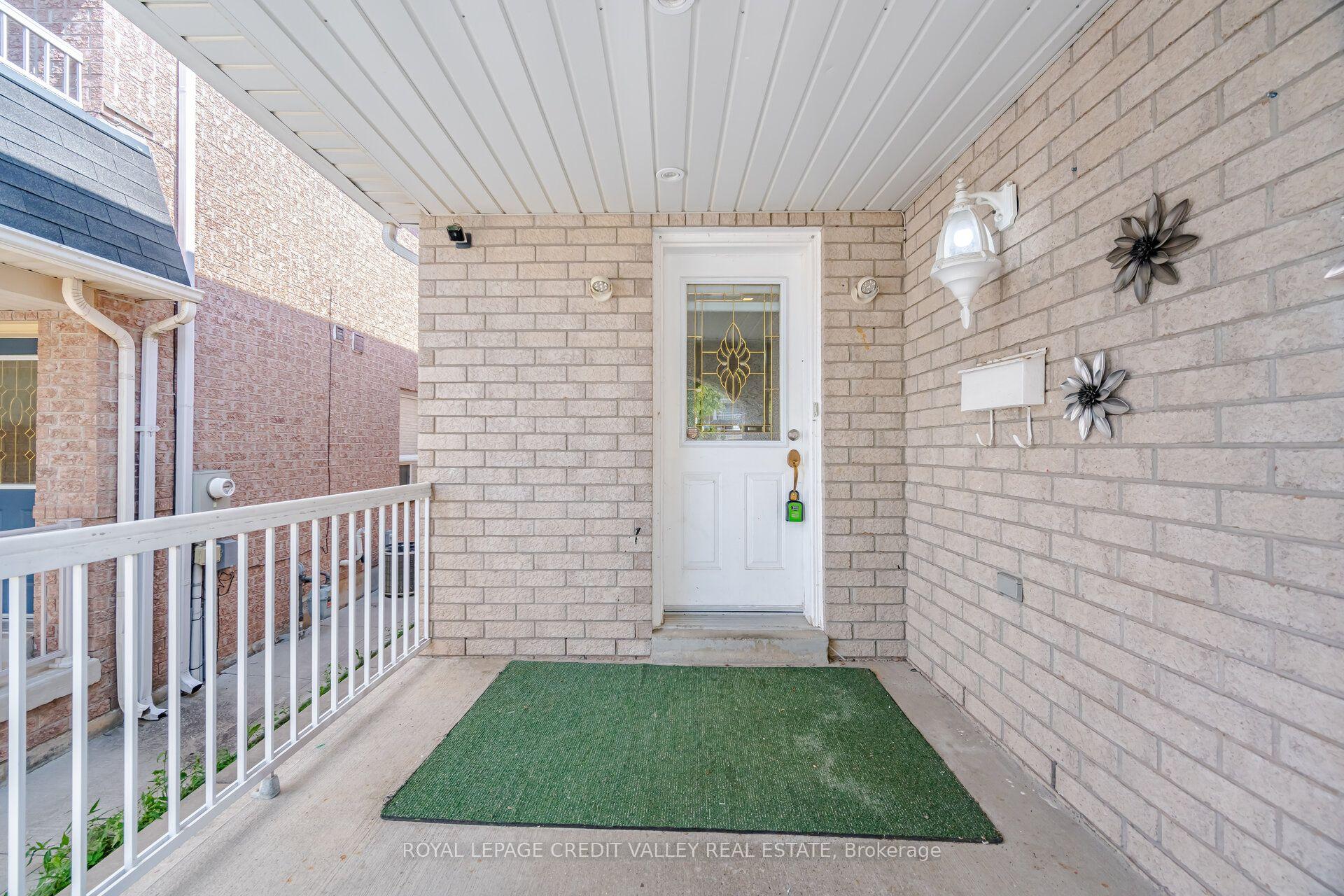 Photo 5 of 31 Capistro Street, Brampton, Fletcher's Meadow — HOMEH