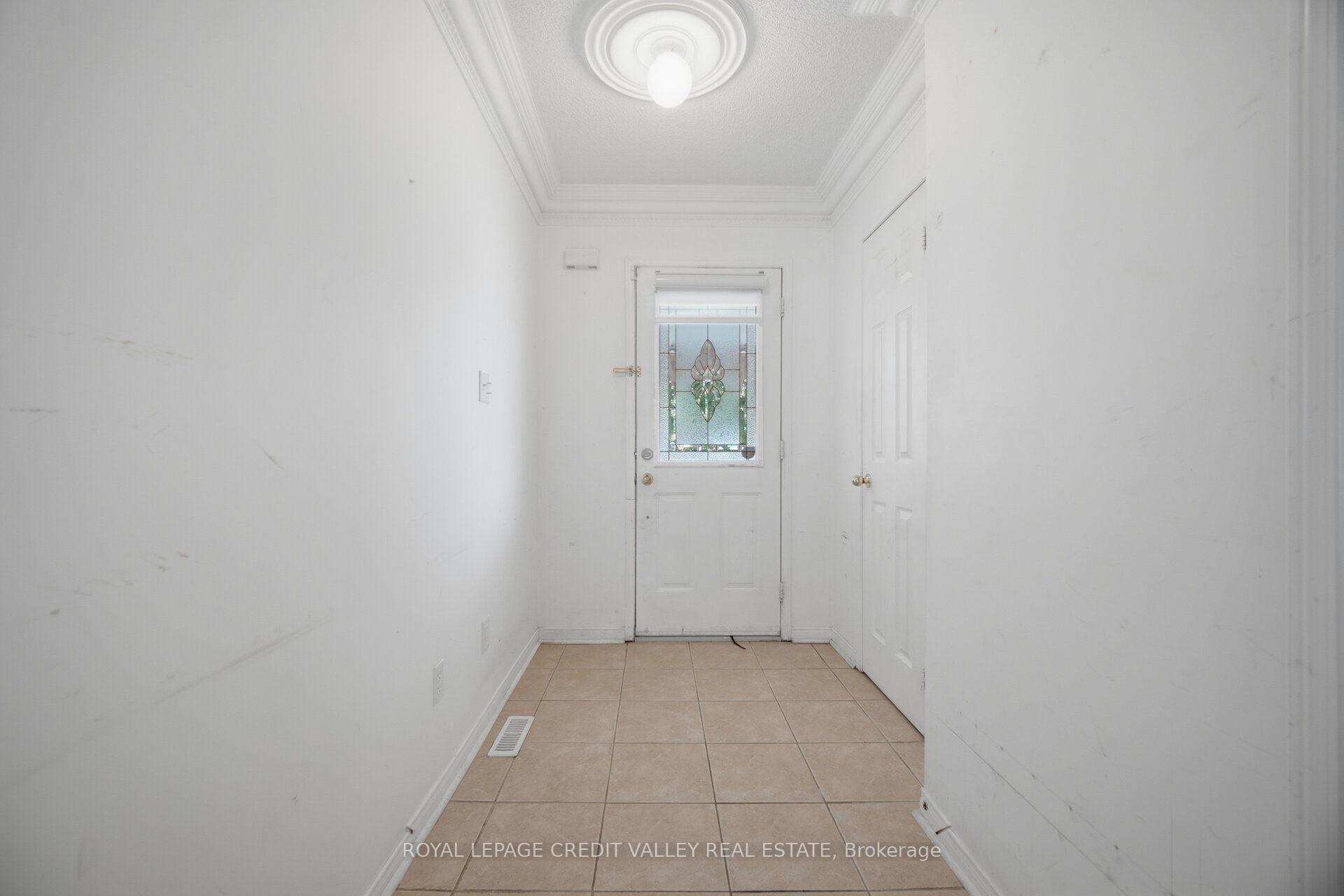 Photo 6 of 31 Capistro Street, Brampton, Fletcher's Meadow — HOMEH
