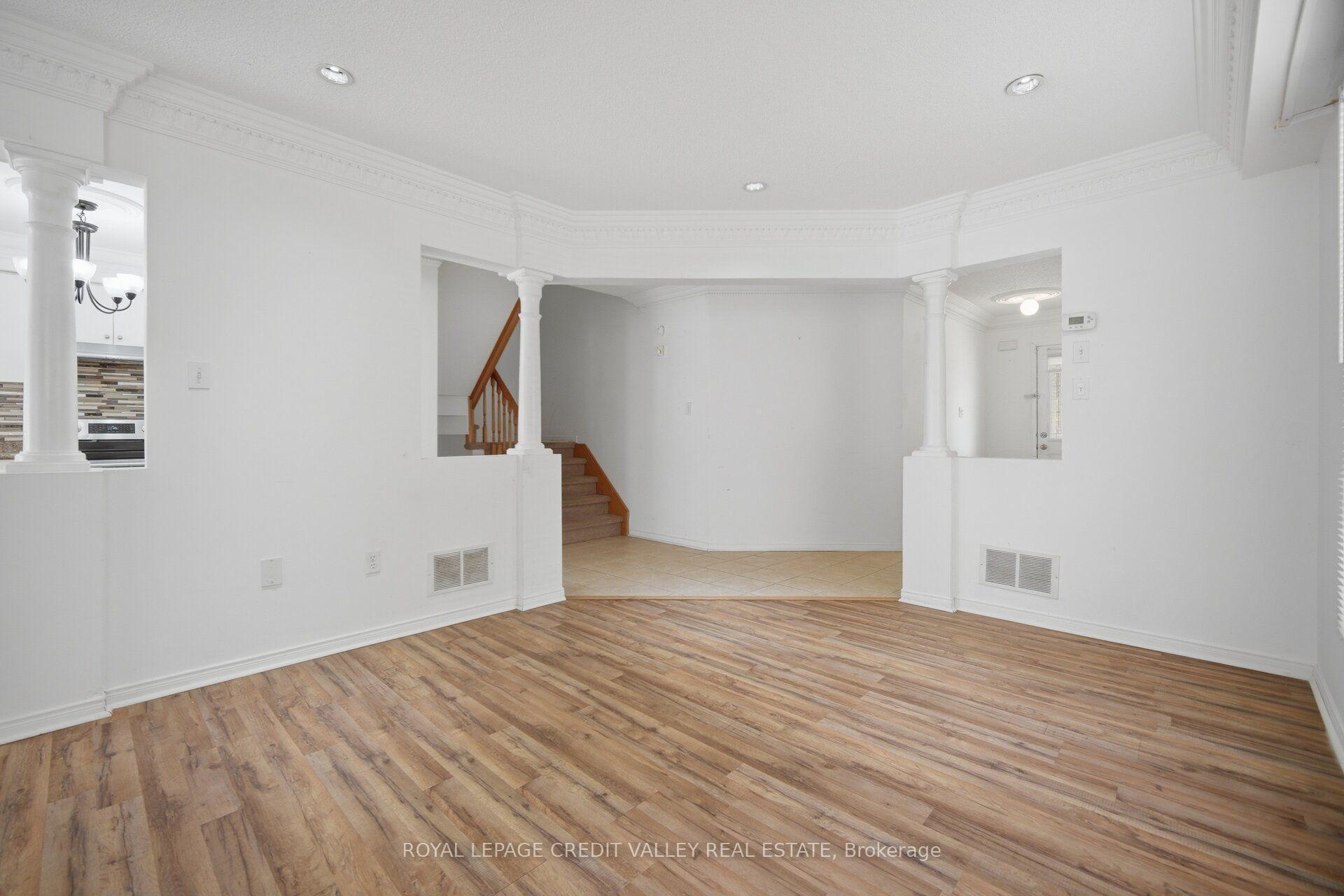 Photo 10 of 31 Capistro Street, Brampton, Fletcher's Meadow — HOMEH