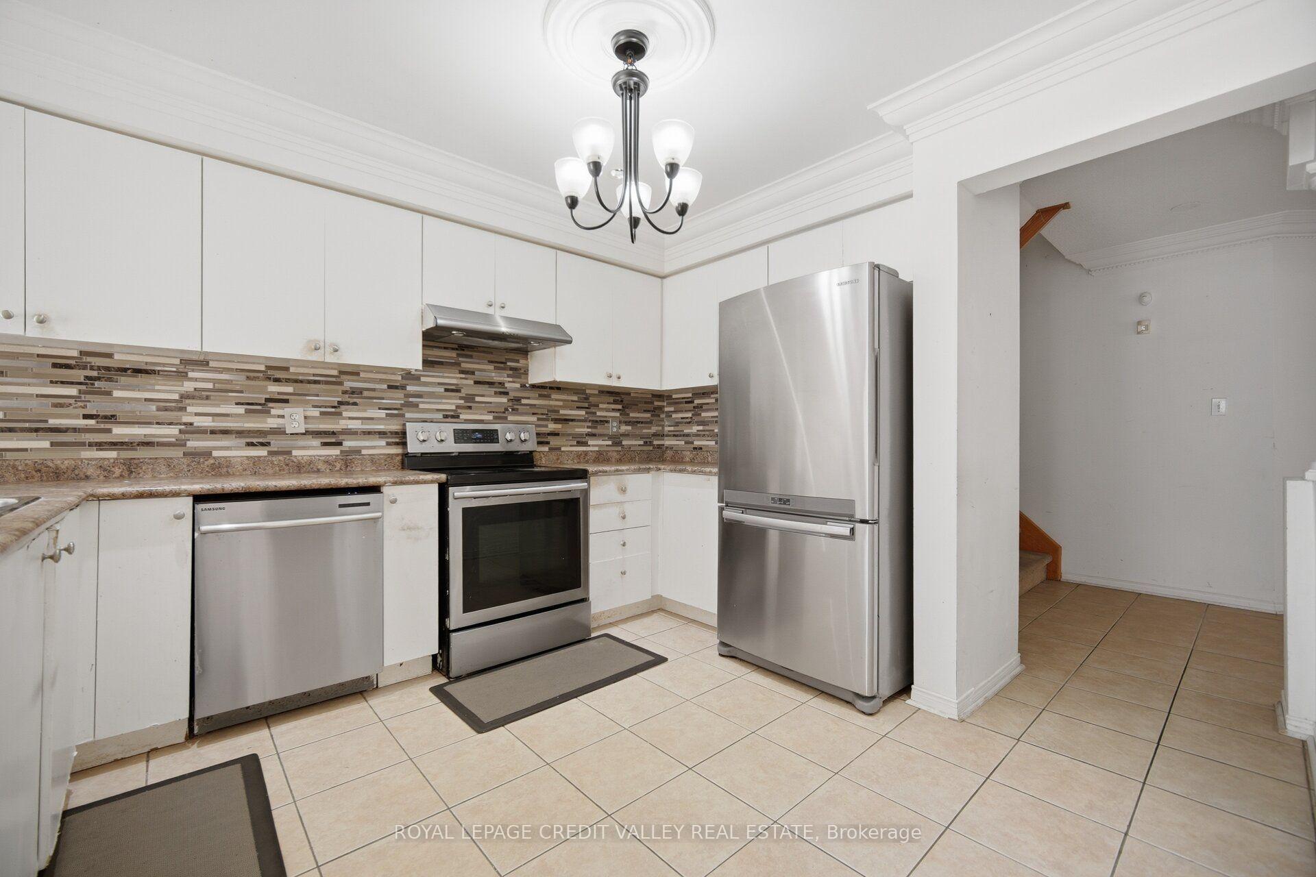 Photo 13 of 31 Capistro Street, Brampton, Fletcher's Meadow — HOMEH