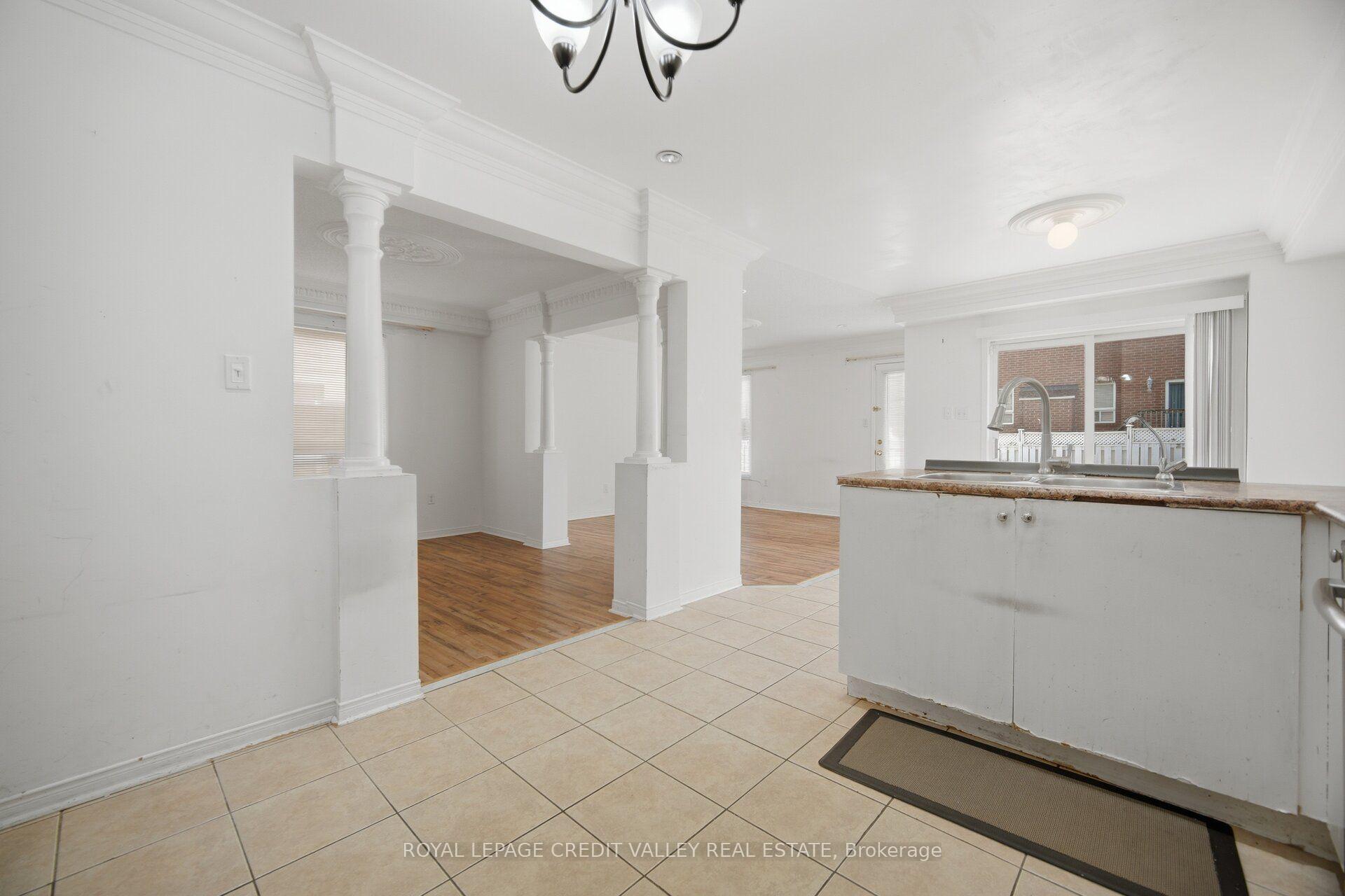 Photo 14 of 31 Capistro Street, Brampton, Fletcher's Meadow — HOMEH