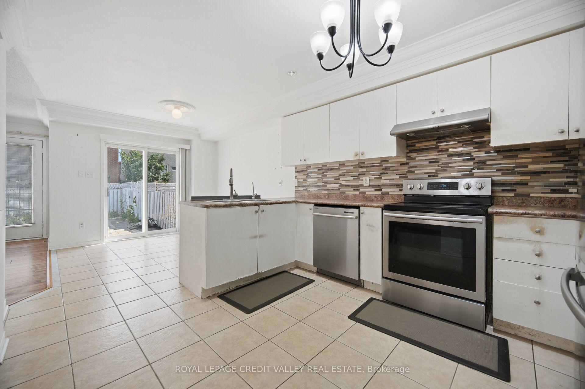 Photo 15 of 31 Capistro Street, Brampton, Fletcher's Meadow — HOMEH