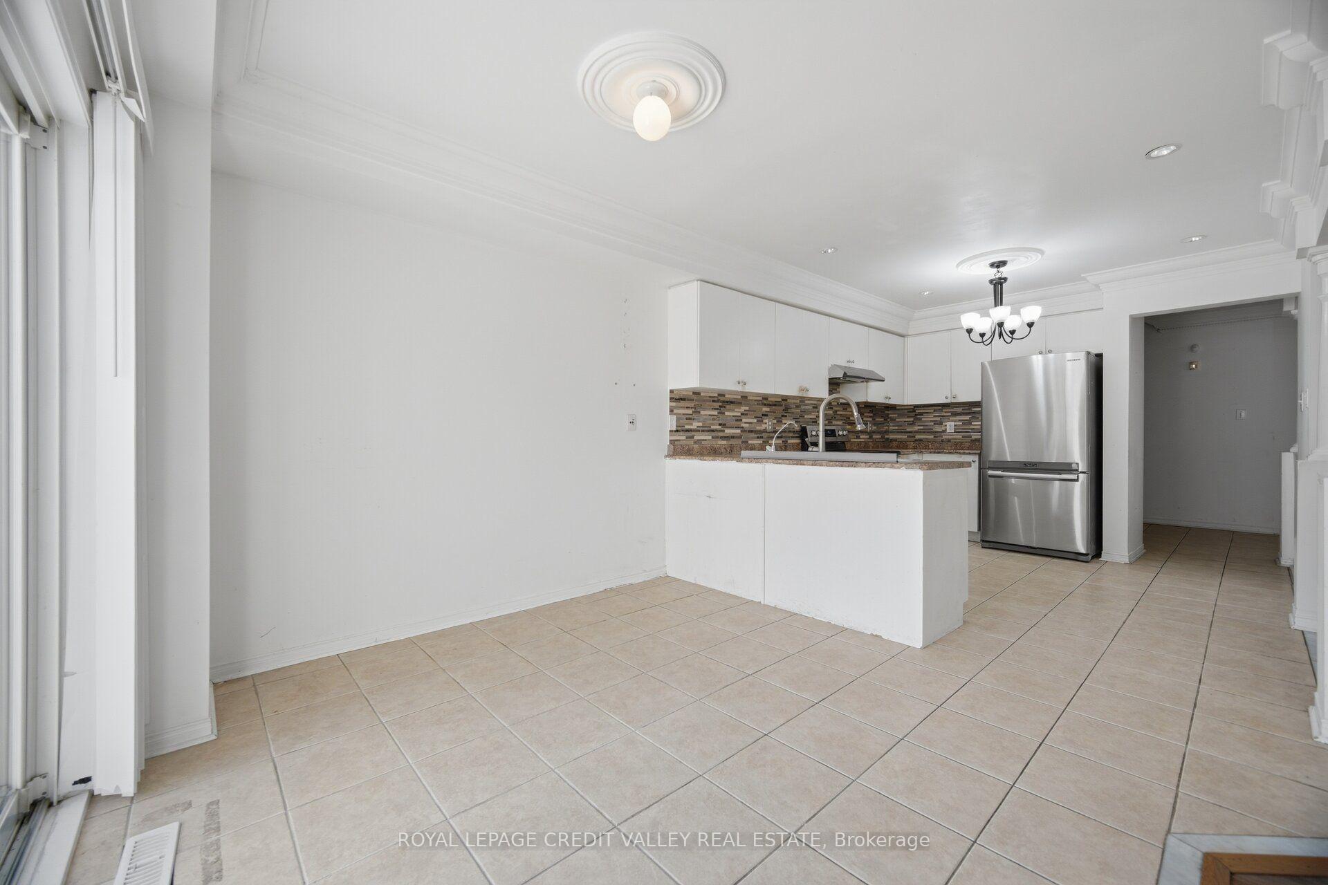 Photo 16 of 31 Capistro Street, Brampton, Fletcher's Meadow — HOMEH
