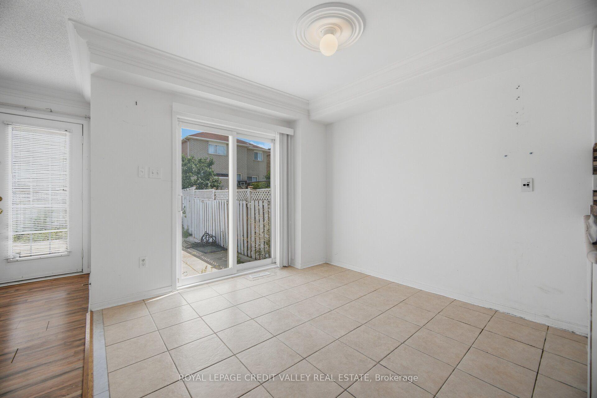 Photo 17 of 31 Capistro Street, Brampton, Fletcher's Meadow — HOMEH