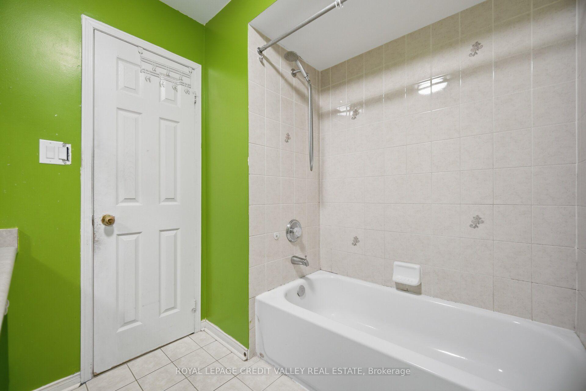 Photo 39 of 31 Capistro Street, Brampton, Fletcher's Meadow — HOMEH