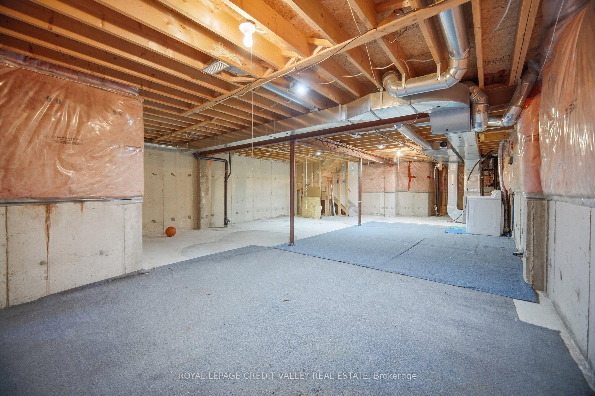 Photo 42 of 31 Capistro Street, Brampton, Fletcher's Meadow — HOMEH