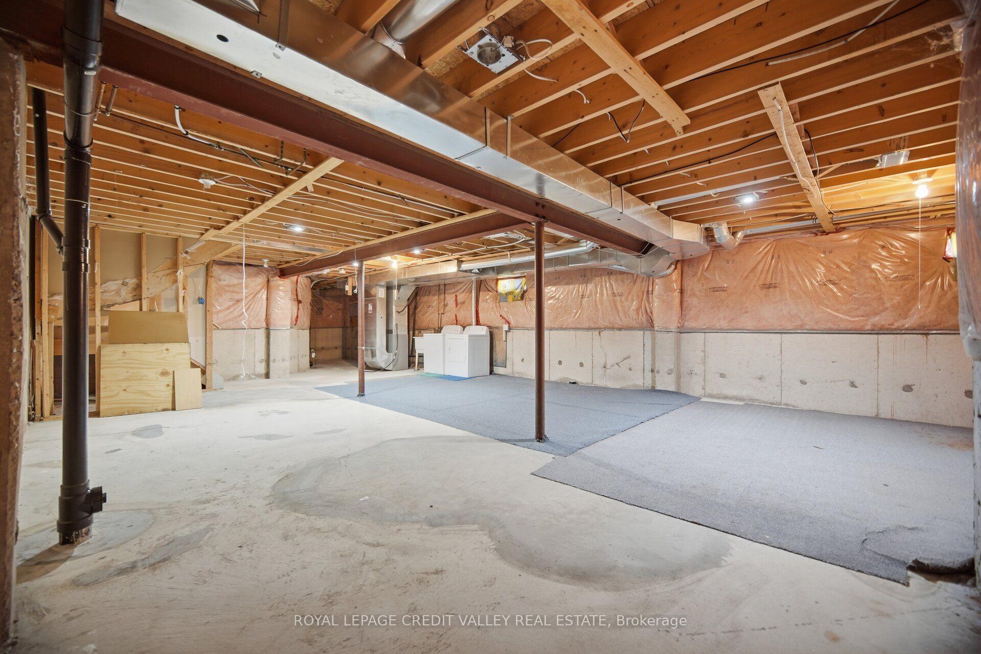 Photo 43 of 31 Capistro Street, Brampton, Fletcher's Meadow — HOMEH