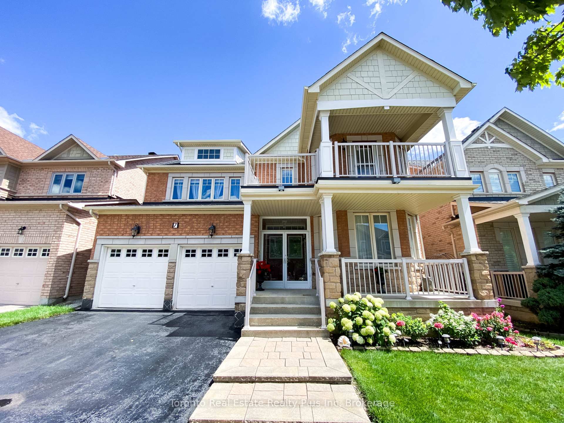 Photo 1 of 7 Braehead Drive, Richmond Hill, Jefferson — HOMEH