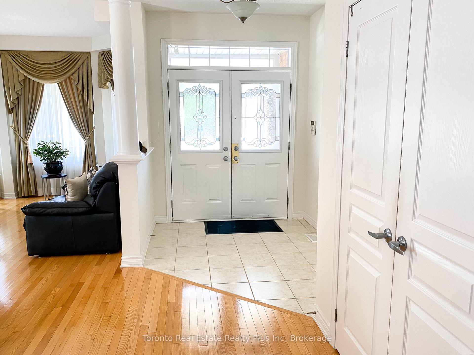 Photo 12 of 7 Braehead Drive, Richmond Hill, Jefferson — HOMEH