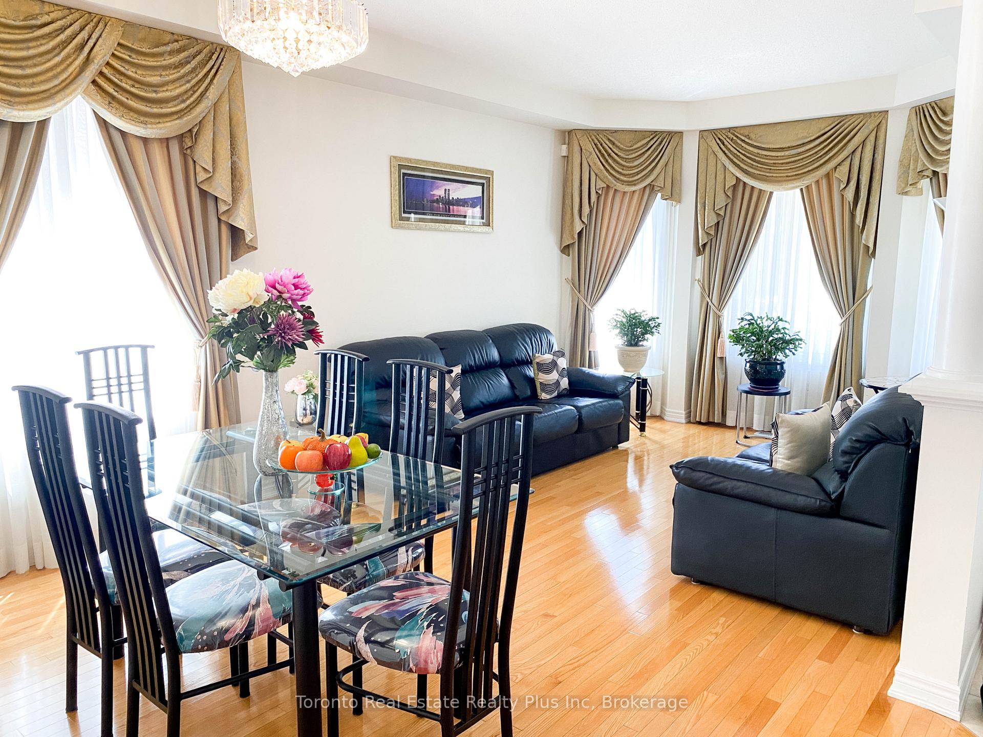 Photo 13 of 7 Braehead Drive, Richmond Hill, Jefferson — HOMEH