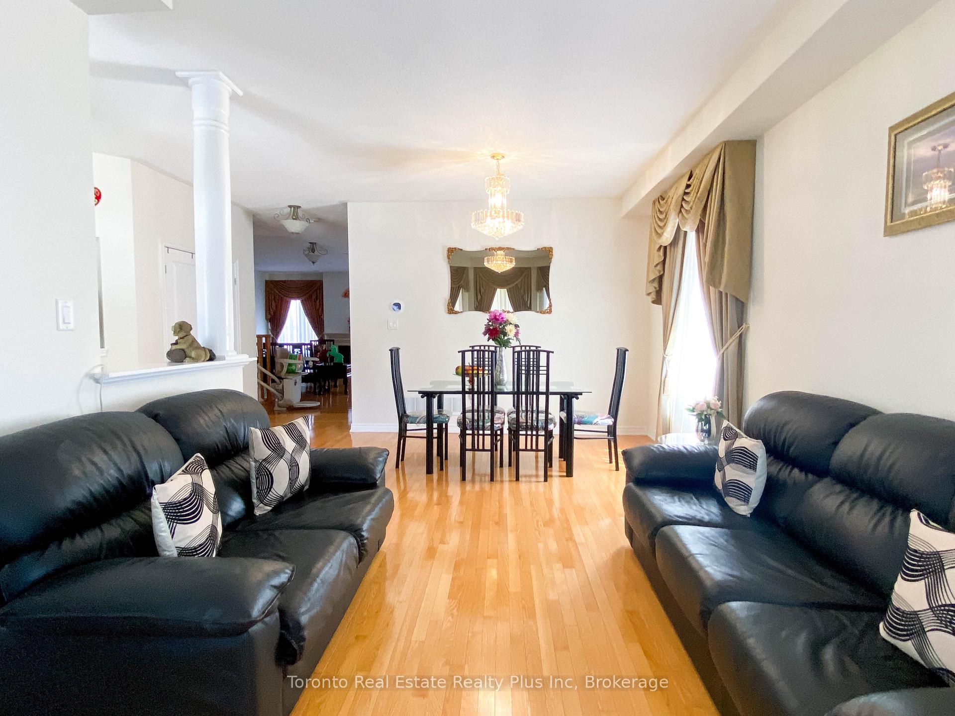 Photo 14 of 7 Braehead Drive, Richmond Hill, Jefferson — HOMEH