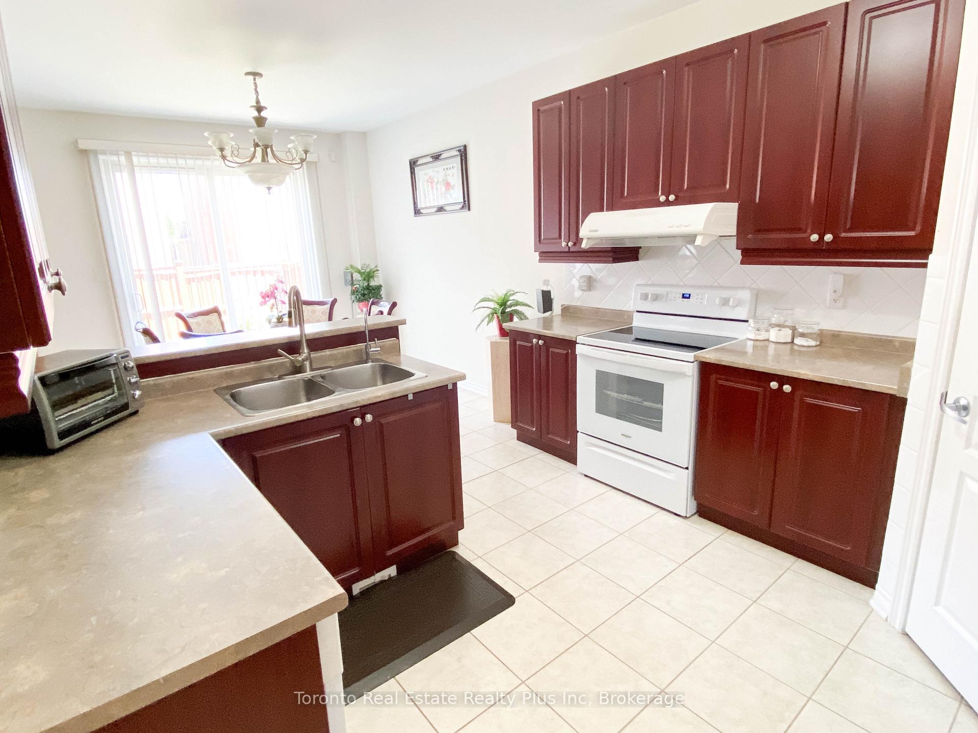 Photo 15 of 7 Braehead Drive, Richmond Hill, Jefferson — HOMEH