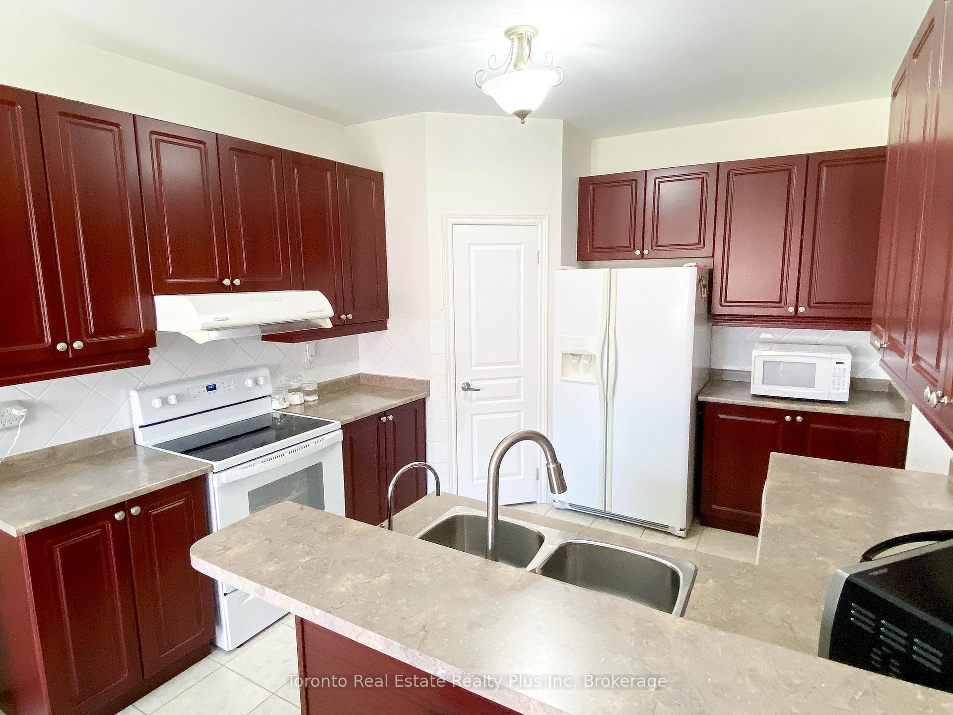 Photo 16 of 7 Braehead Drive, Richmond Hill, Jefferson — HOMEH
