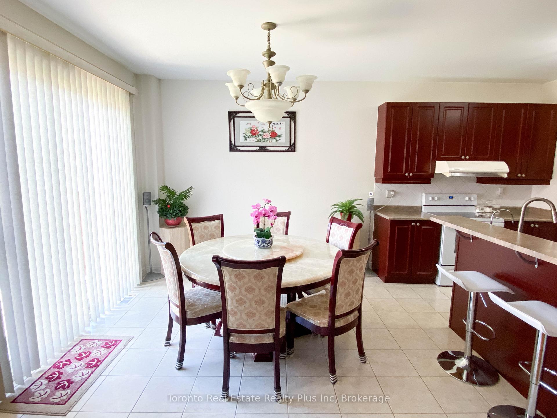 Photo 17 of 7 Braehead Drive, Richmond Hill, Jefferson — HOMEH