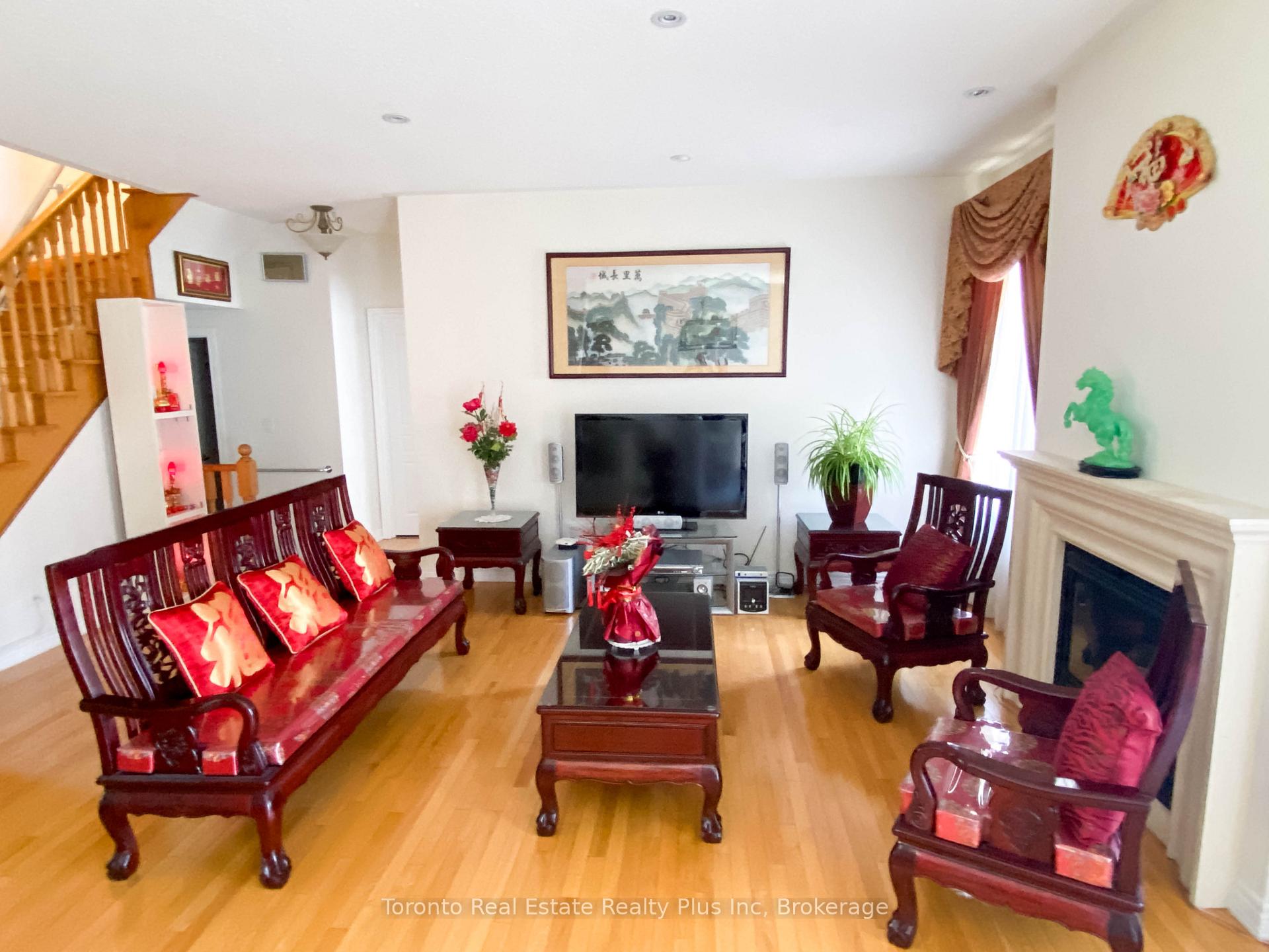 Photo 19 of 7 Braehead Drive, Richmond Hill, Jefferson — HOMEH