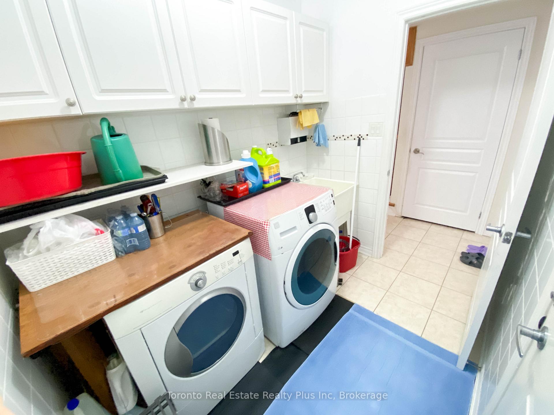 Photo 24 of 7 Braehead Drive, Richmond Hill, Jefferson — HOMEH