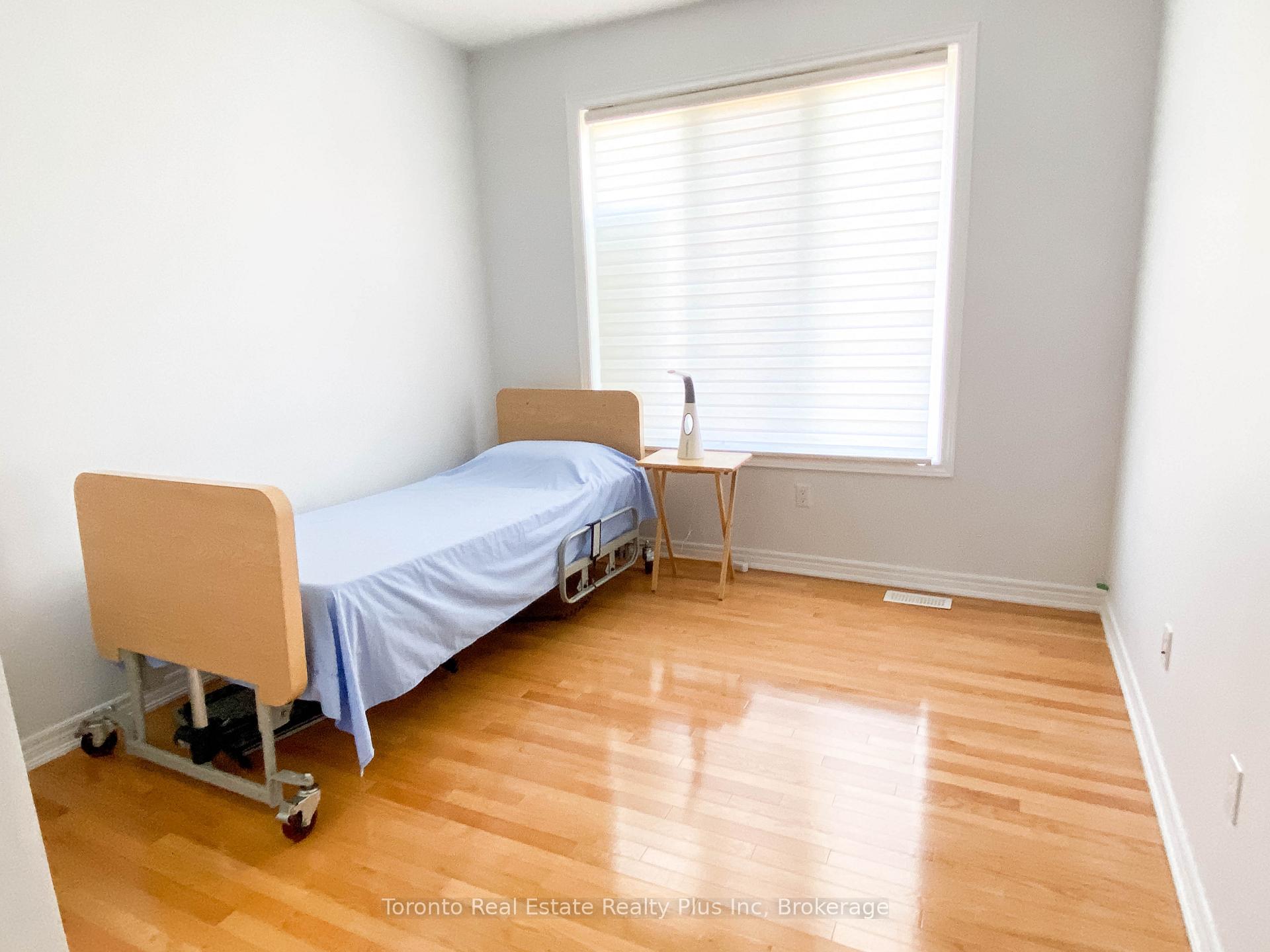 Photo 23 of 7 Braehead Drive, Richmond Hill, Jefferson — HOMEH