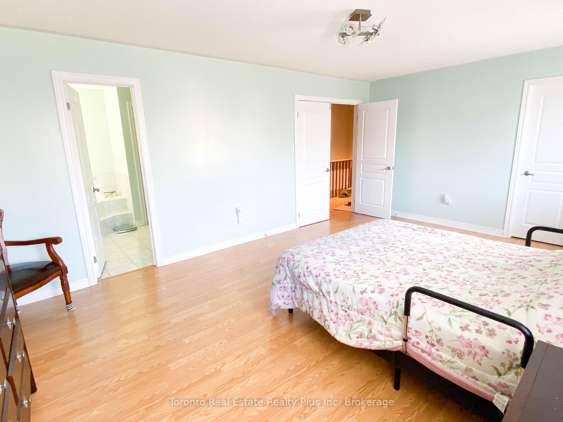 Photo 38 of 7 Braehead Drive, Richmond Hill, Jefferson — HOMEH
