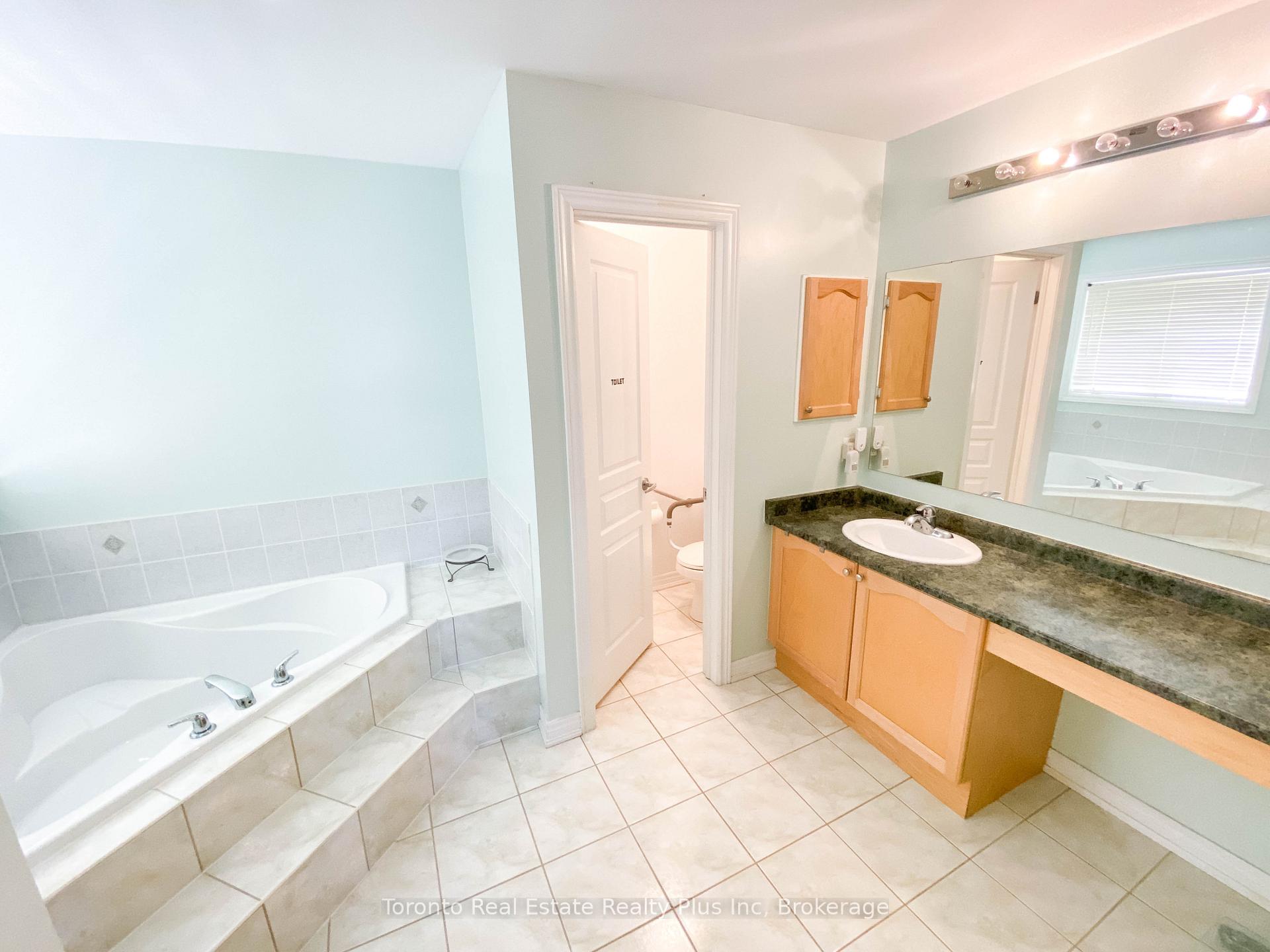 Photo 40 of 7 Braehead Drive, Richmond Hill, Jefferson — HOMEH