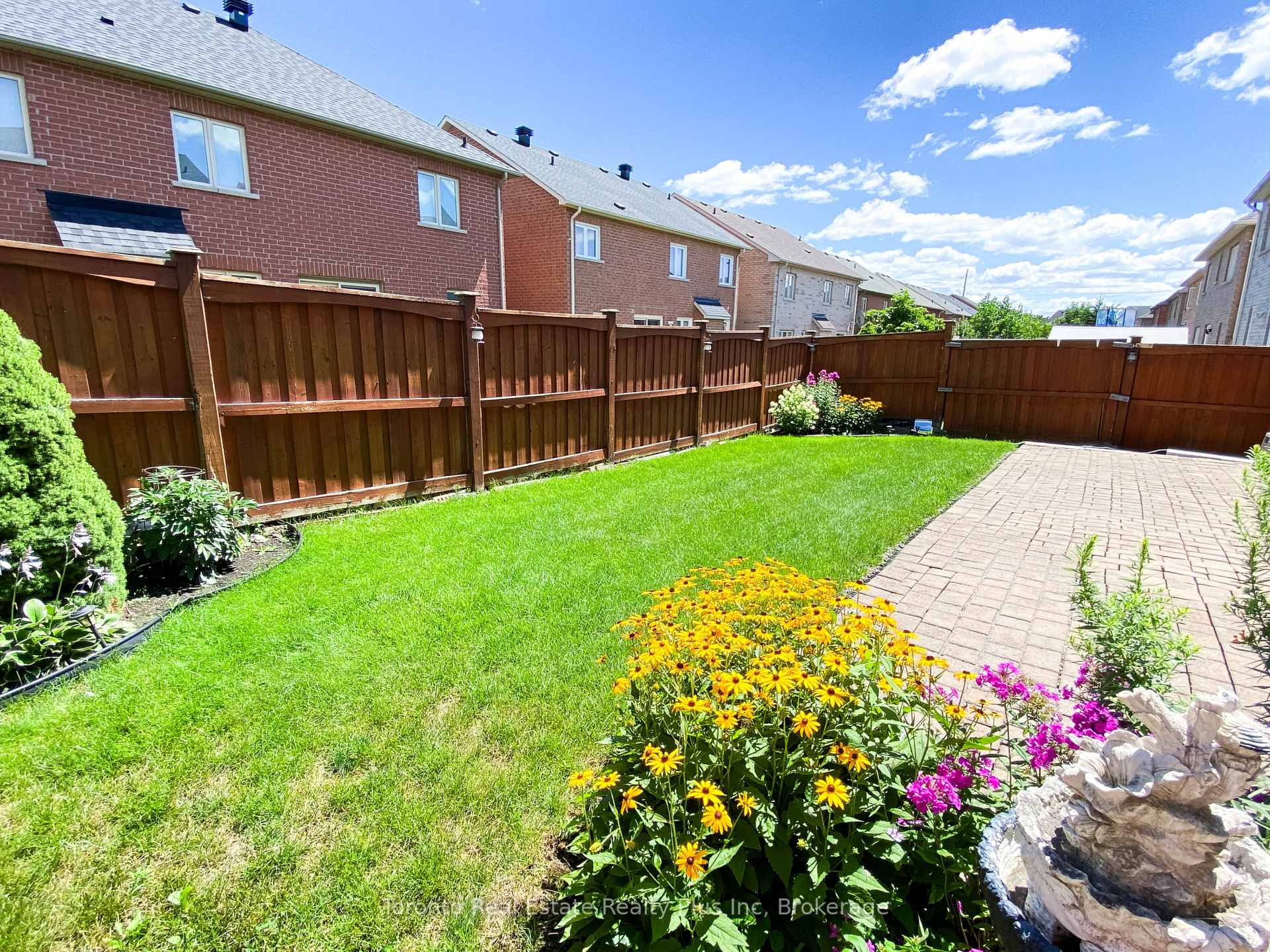 Photo 42 of 7 Braehead Drive, Richmond Hill, Jefferson — HOMEH
