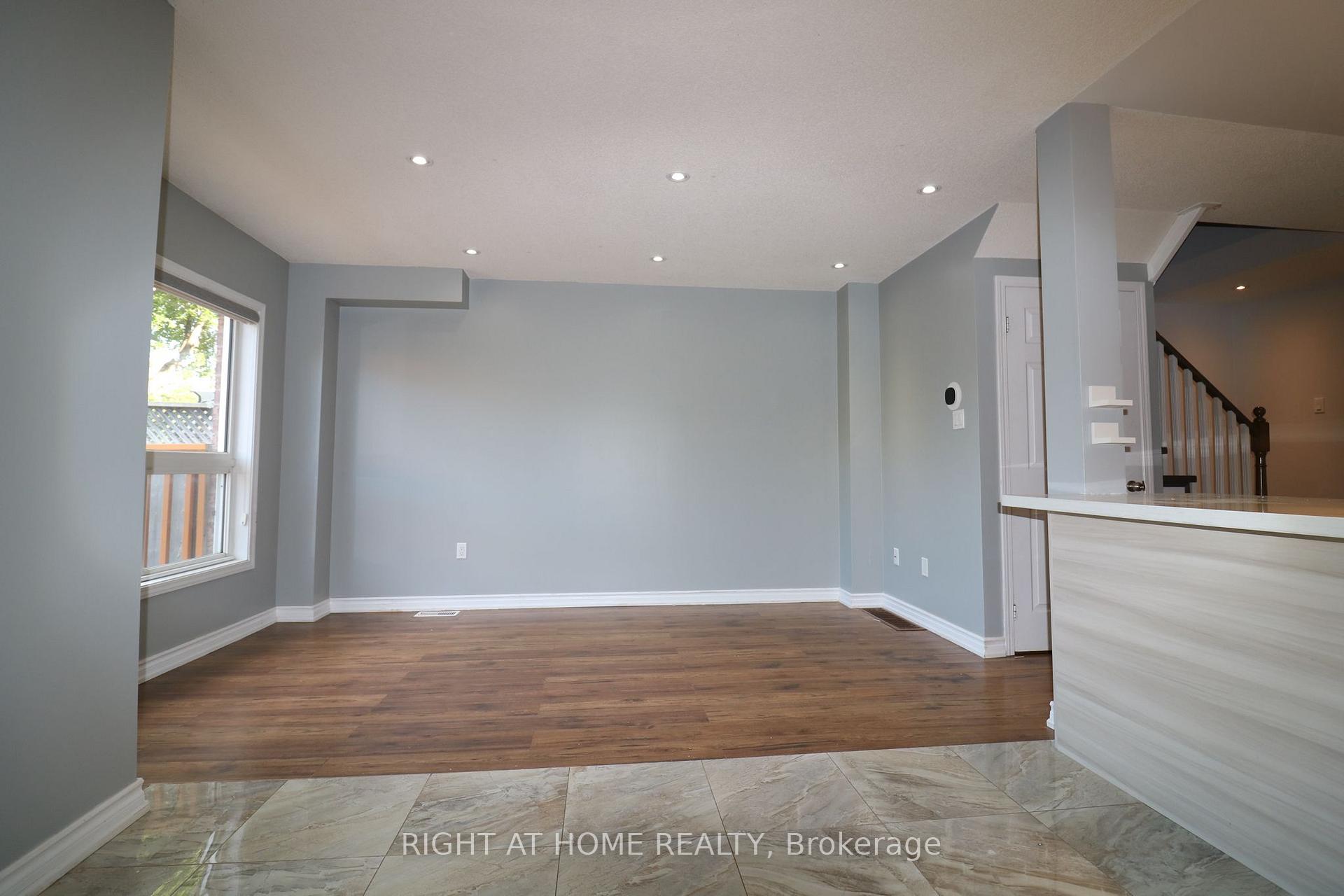 Photo 5 of 497 Ainsworth Drive E, Newmarket, Gorham-College Manor — HOMEH