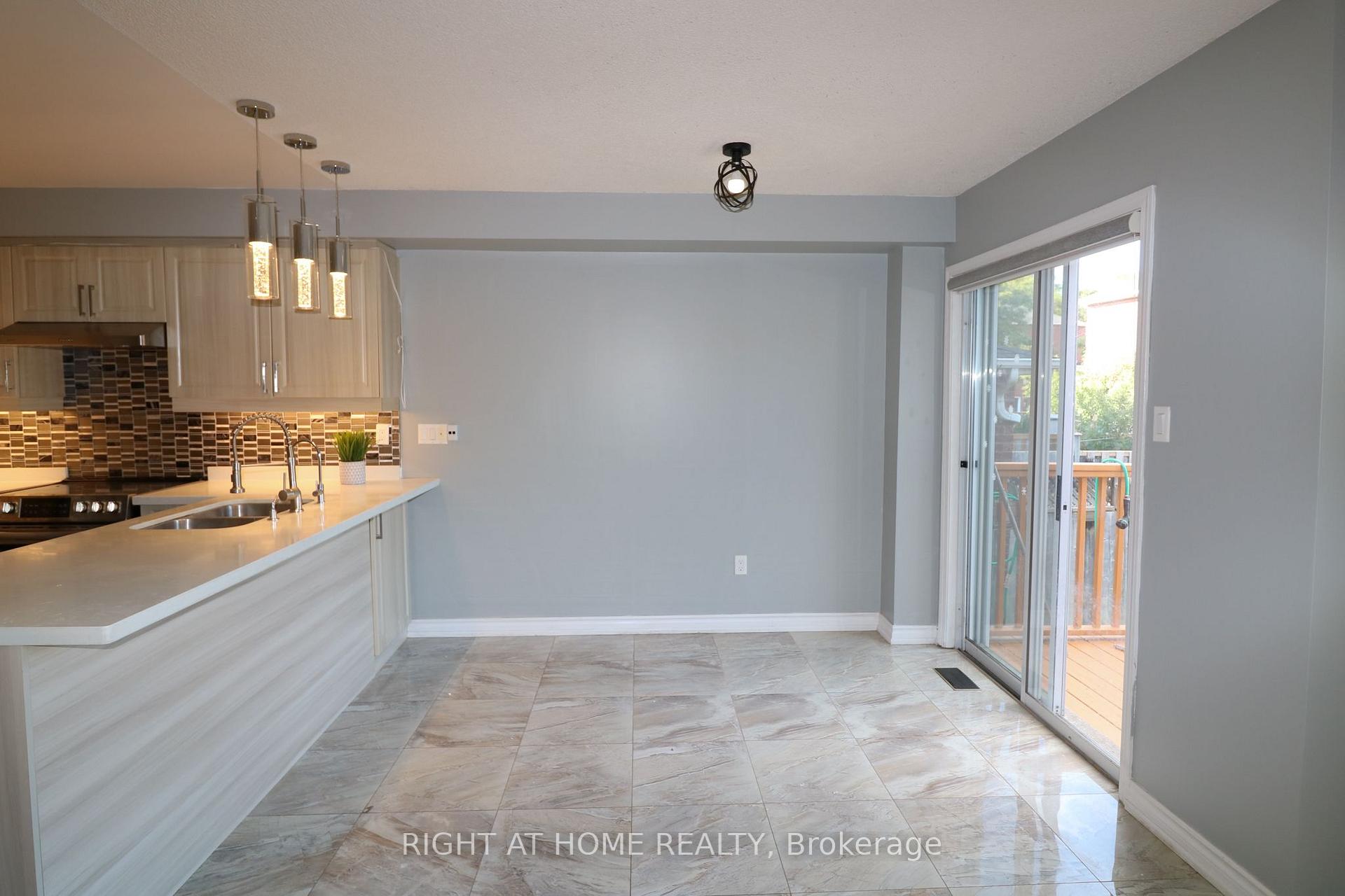 Photo 7 of 497 Ainsworth Drive E, Newmarket, Gorham-College Manor — HOMEH