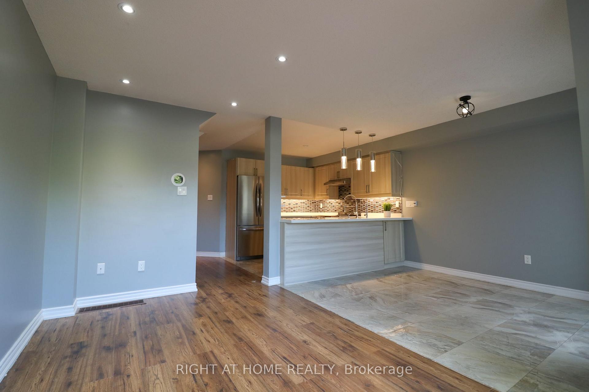 Photo 8 of 497 Ainsworth Drive E, Newmarket, Gorham-College Manor — HOMEH